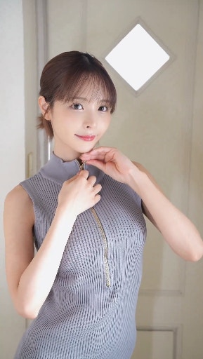 桃乃木香奈「拉下拉鍊的畫面」（影片截圖）