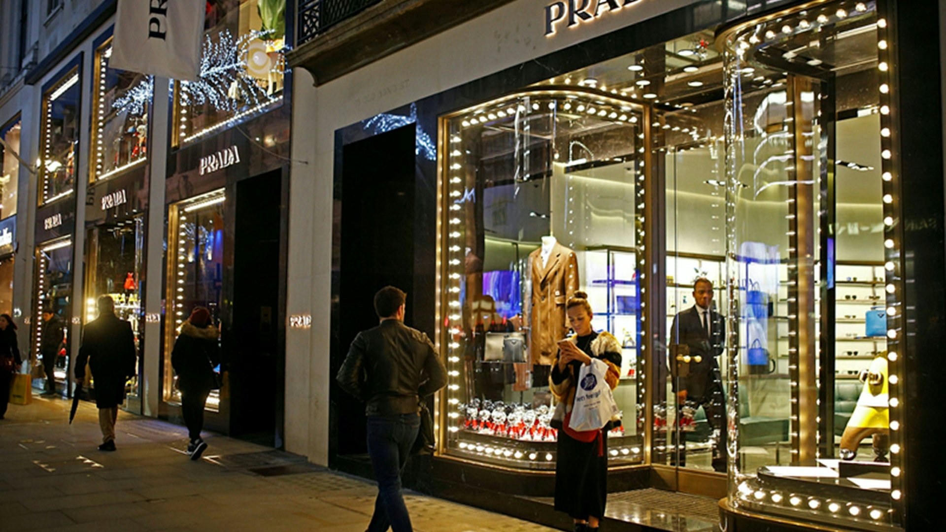 Prada曾急瀉一成 旗下品牌Miu Miu舵手「過檔」LVMH集團 Prada曾急瀉一成 旗下品牌Miu Miu舵手「過檔」LVMH集團