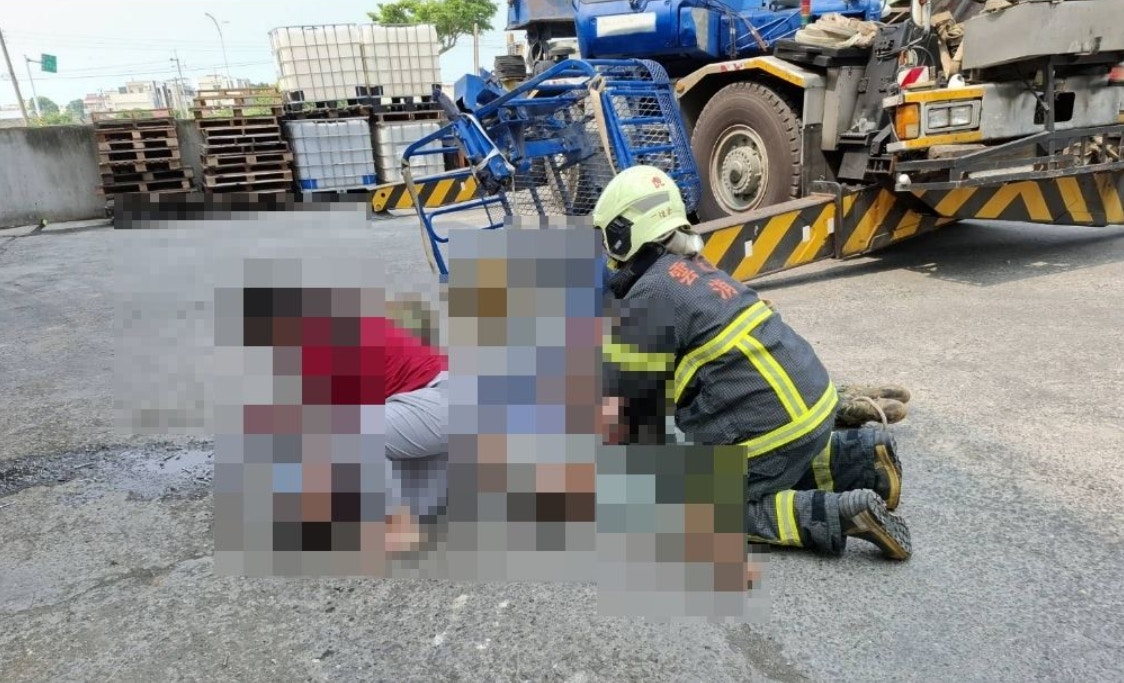 台灣吊臂車鋼纜斷裂甩吊籃　4工人8米高墮地　釀3死1重傷慘劇
