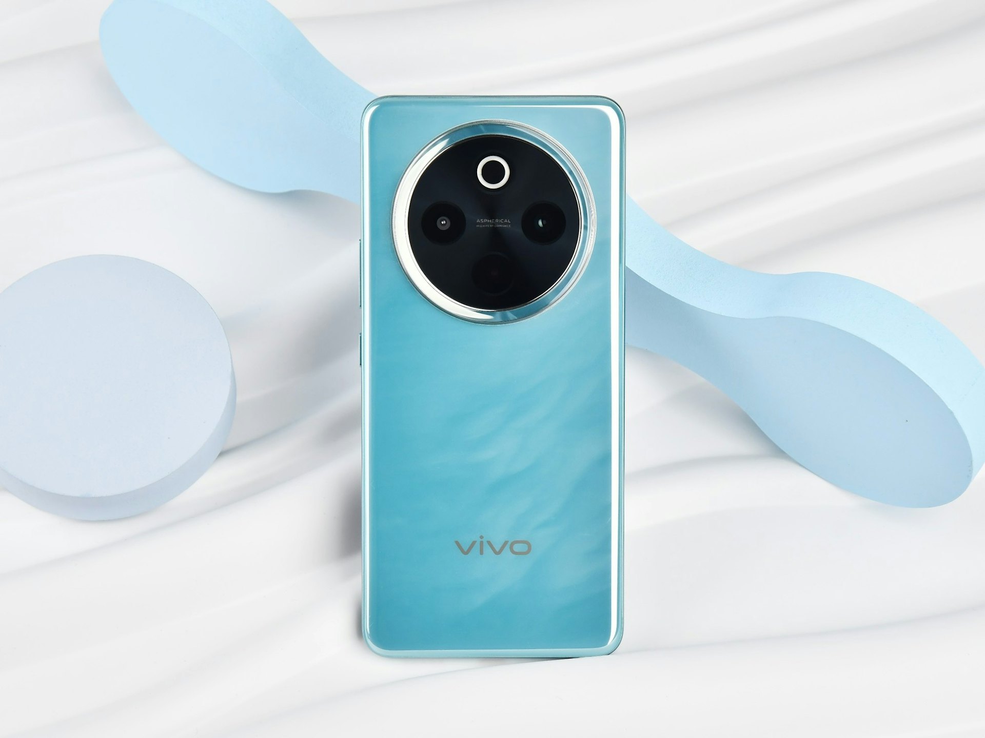 vivo Y300 Pro有6500mAh超強續航(中關村在線提供) vivo Y300 Pro有6500mAh超強續航(中關村在線提供)
