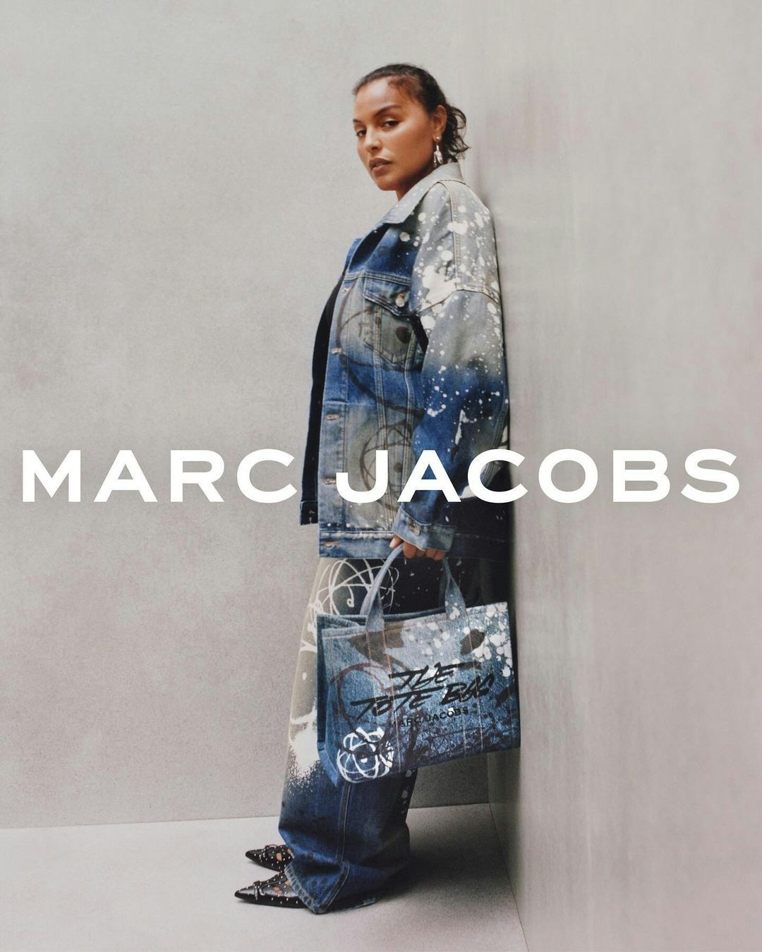 Marc Jacobs聯乘FUTURA賀40周年系列POINTMAN塗鴉玩偶變背包！