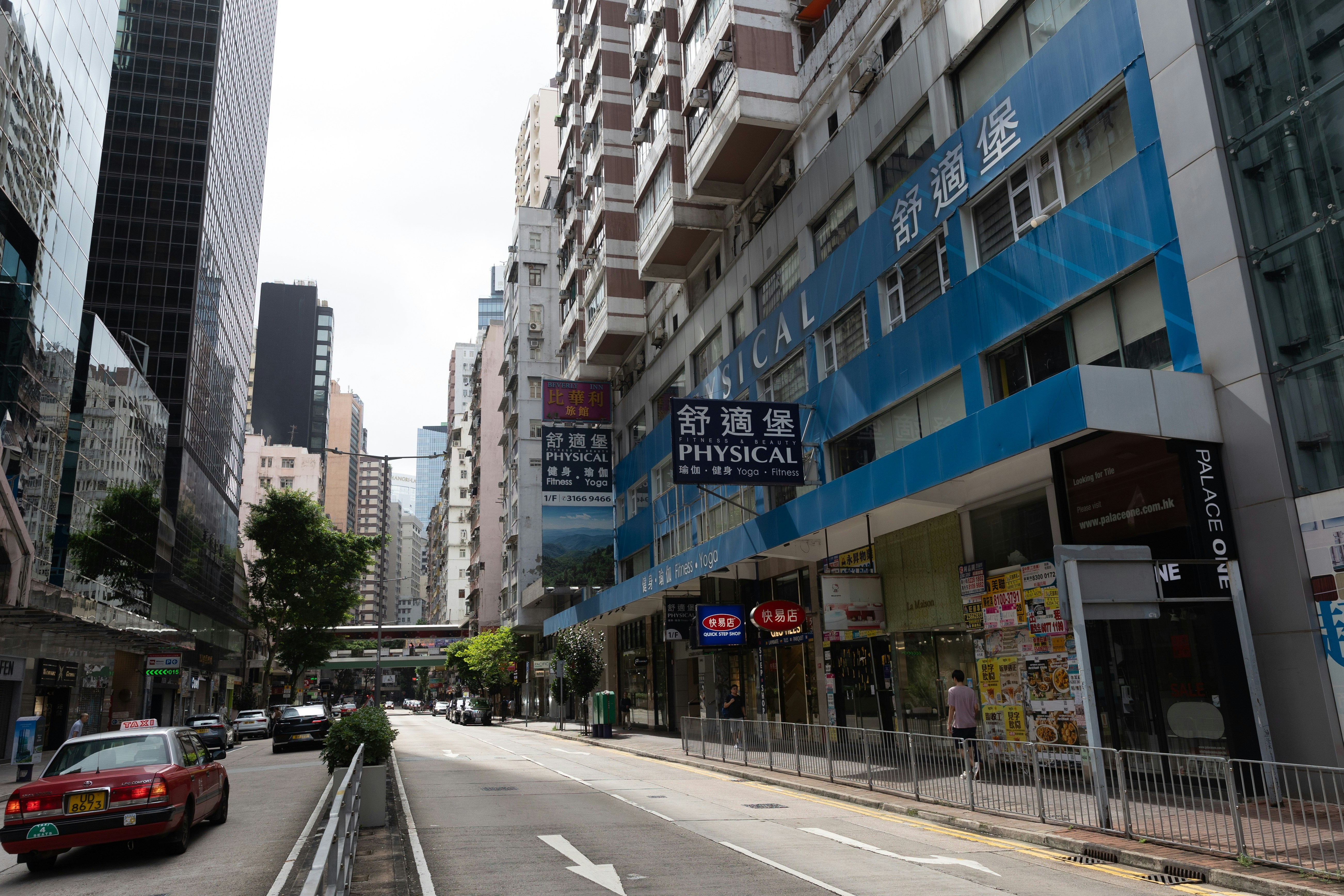 舒適堡日前稱，位於灣仔京城大廈的分店將會在日內重開，惟記者到場發現仍未重開。（廖雁雄攝）
