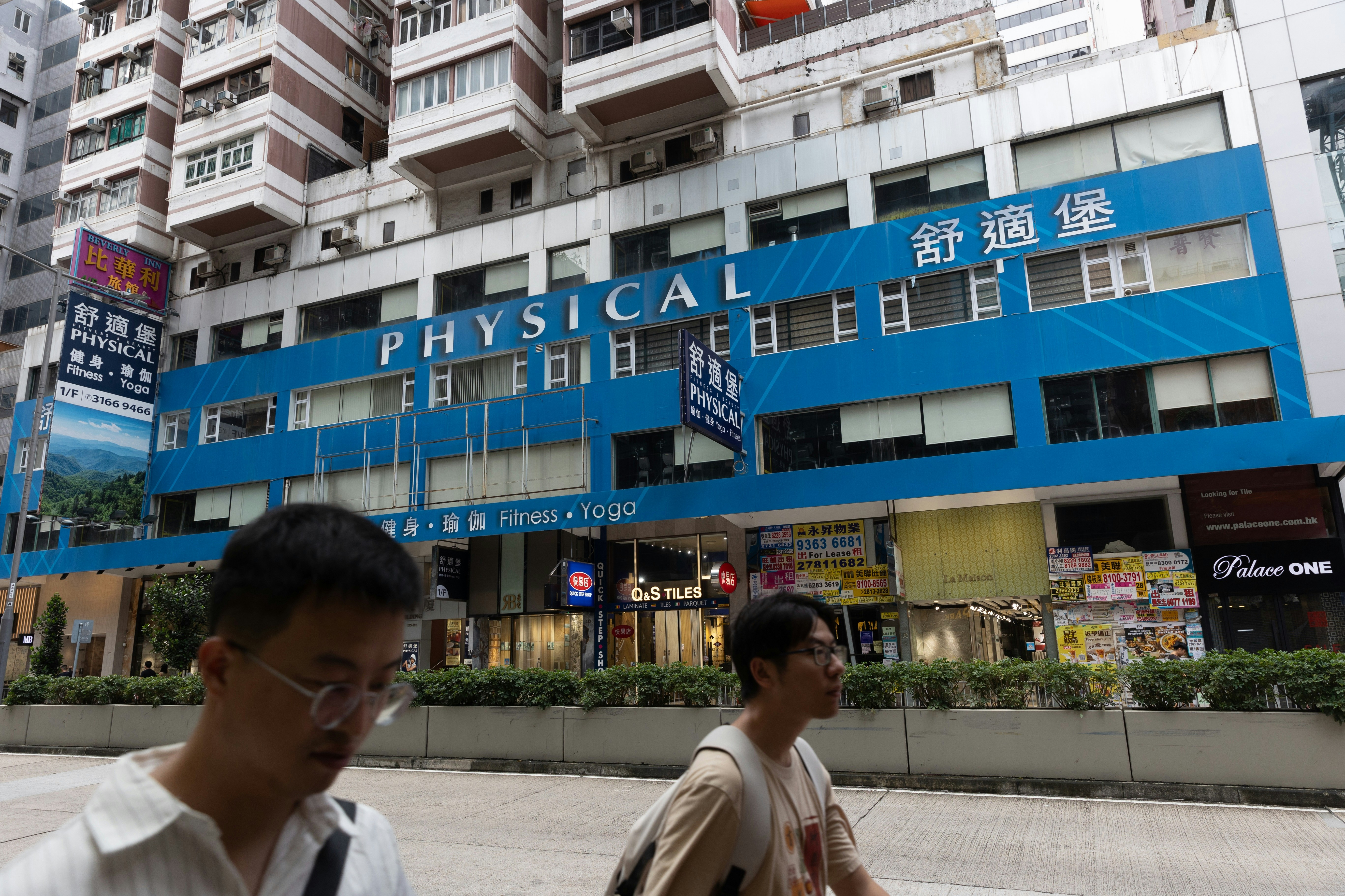 舒適堡日前稱，位於灣仔京城大廈的分店將會在日內重開，惟記者到場發現仍未重開。（廖雁雄攝）