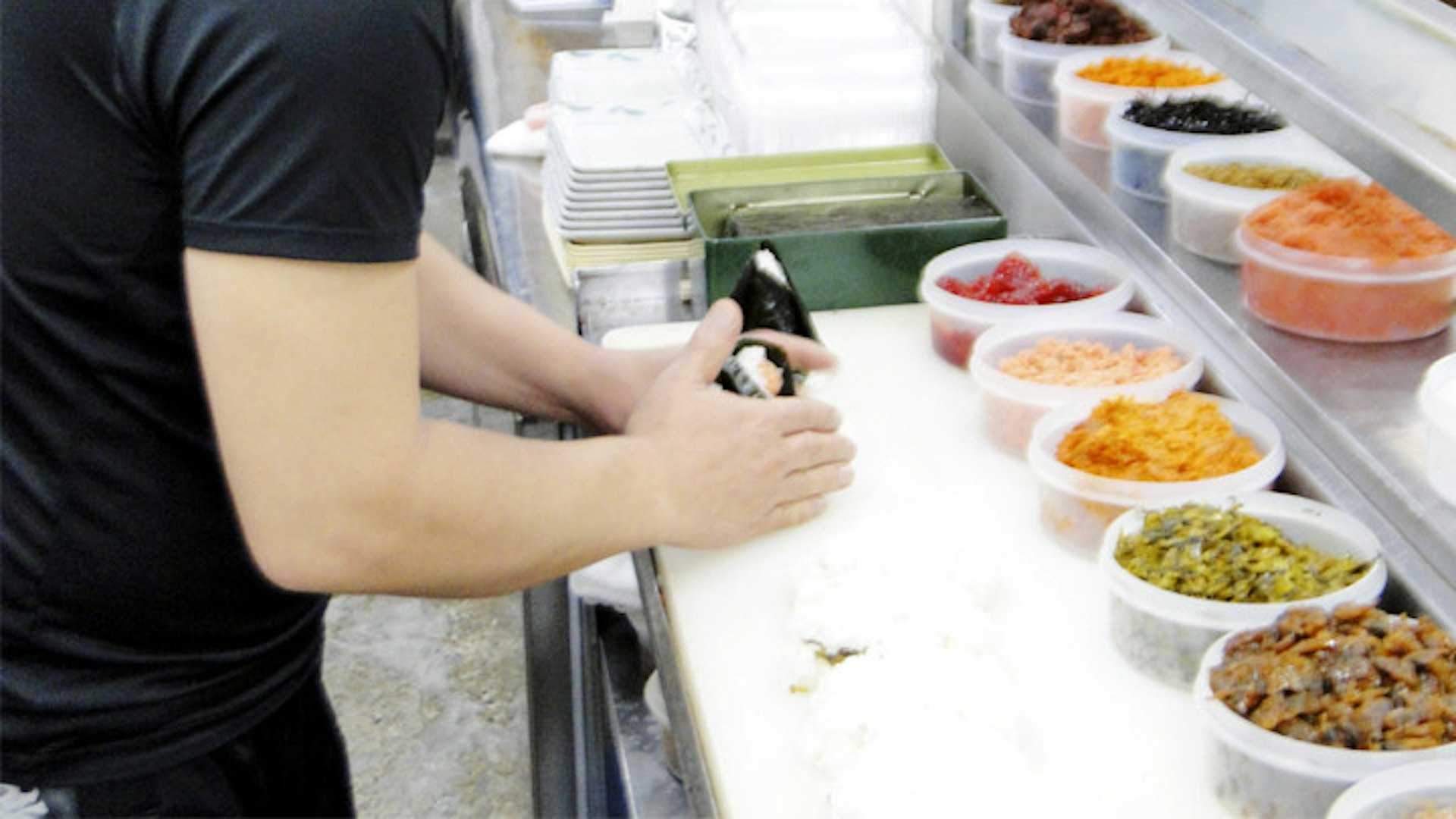 日本東京大冢站附近有一间长期门庭若市的饭团店,店名为大冢bongo(日文:おにぎりぼんご)(大冢bongo官方网站)