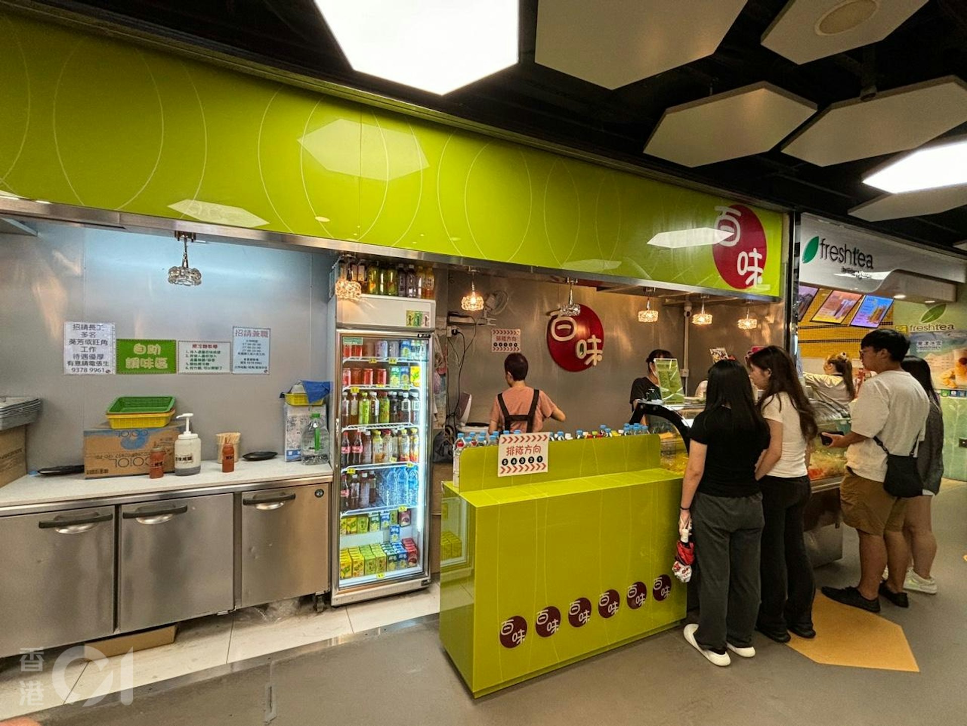 鄰近店舖較早前亦同樣中招。(羅日昇攝)