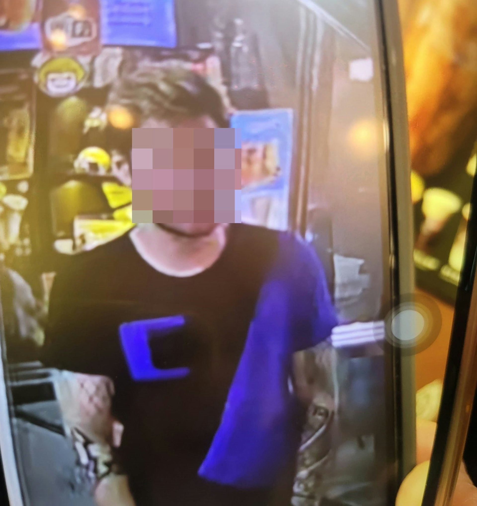 涉事飲品店將疑犯樣貌放上社交平台,提醒商户勿中招。(fb 香港突發事故報料區及討論區/Davy Lee)