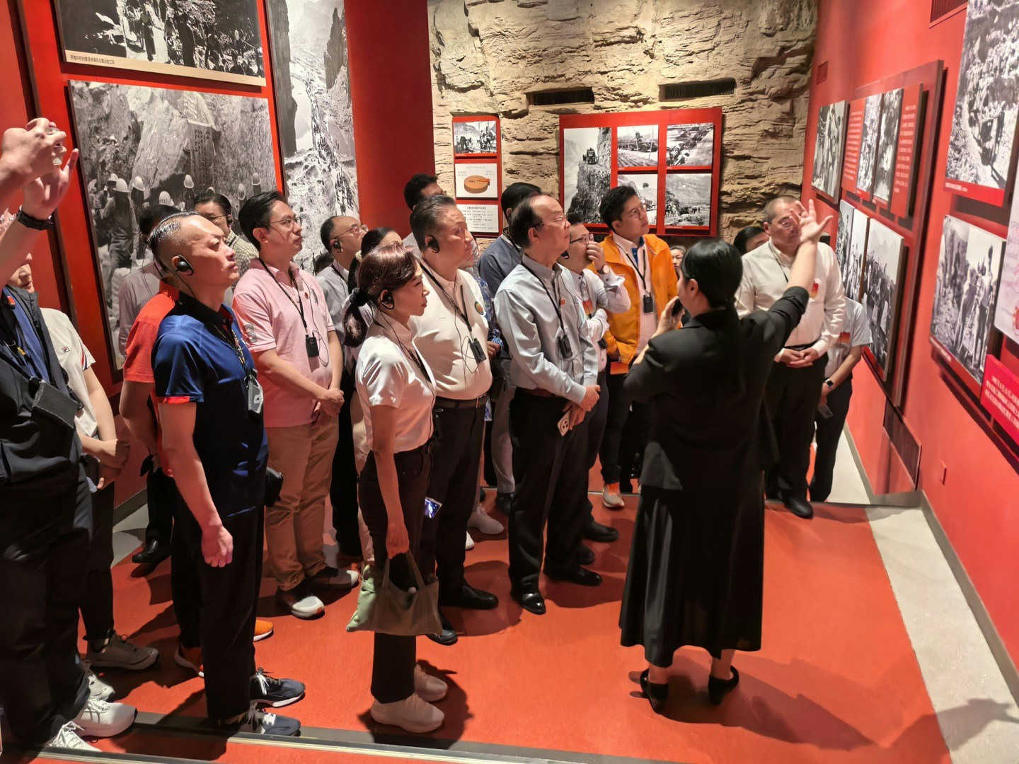 香港第十四屆全國人大代表專題視察組繼續在河南的行程，今日（8日）早上視察紅旗渠紀念館與青年洞。（專題視察組提供圖片)