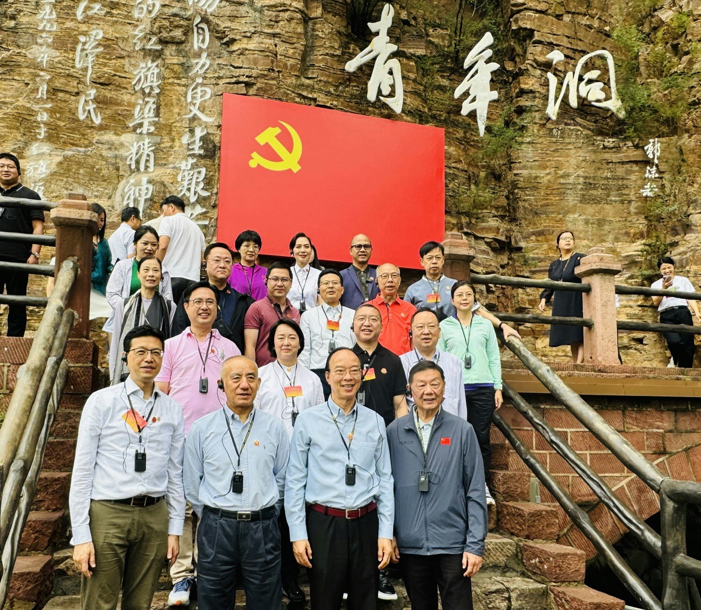 香港第十四屆全國人大代表專題視察組繼續在河南的行程,今日(8日)早上視察紅旗渠紀念館與青年洞。(專題視察組提供圖片) 香港第十四屆全國人大代表專題視察組繼續在河南的行程,今日(8日)早上視察紅旗渠紀念館與青年洞。(專題視察組提供圖片)