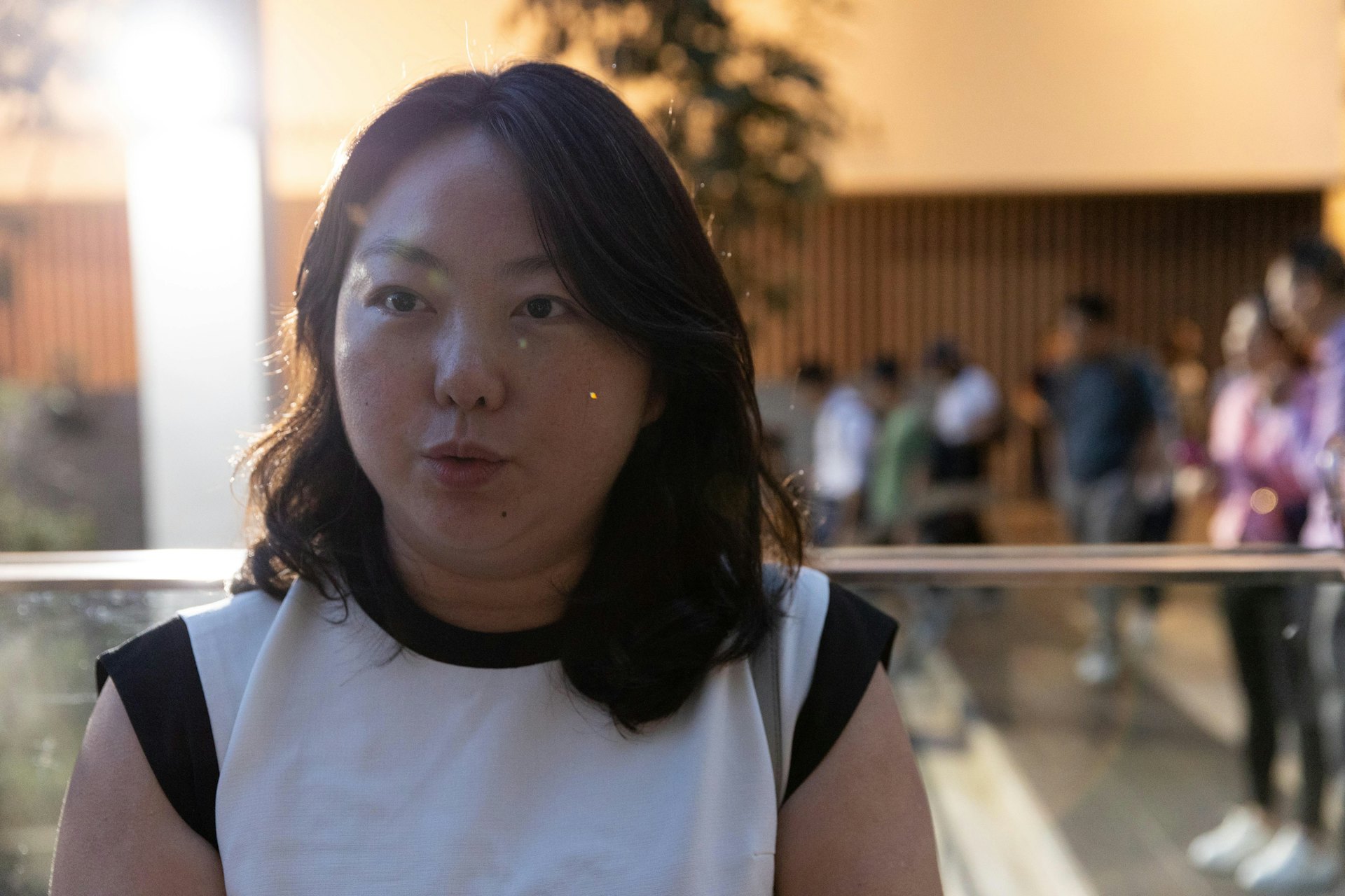 優才家長榮女士說欣賞香港的全人教育,「感覺孩子在這裏更加有自信和活潑。」(夏家朗攝) 優才家長榮女士說欣賞香港的全人教育,「感覺孩子在這裏更加有自信和活潑。」(夏家朗攝)