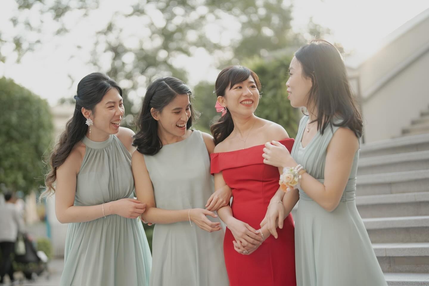 姊妹 