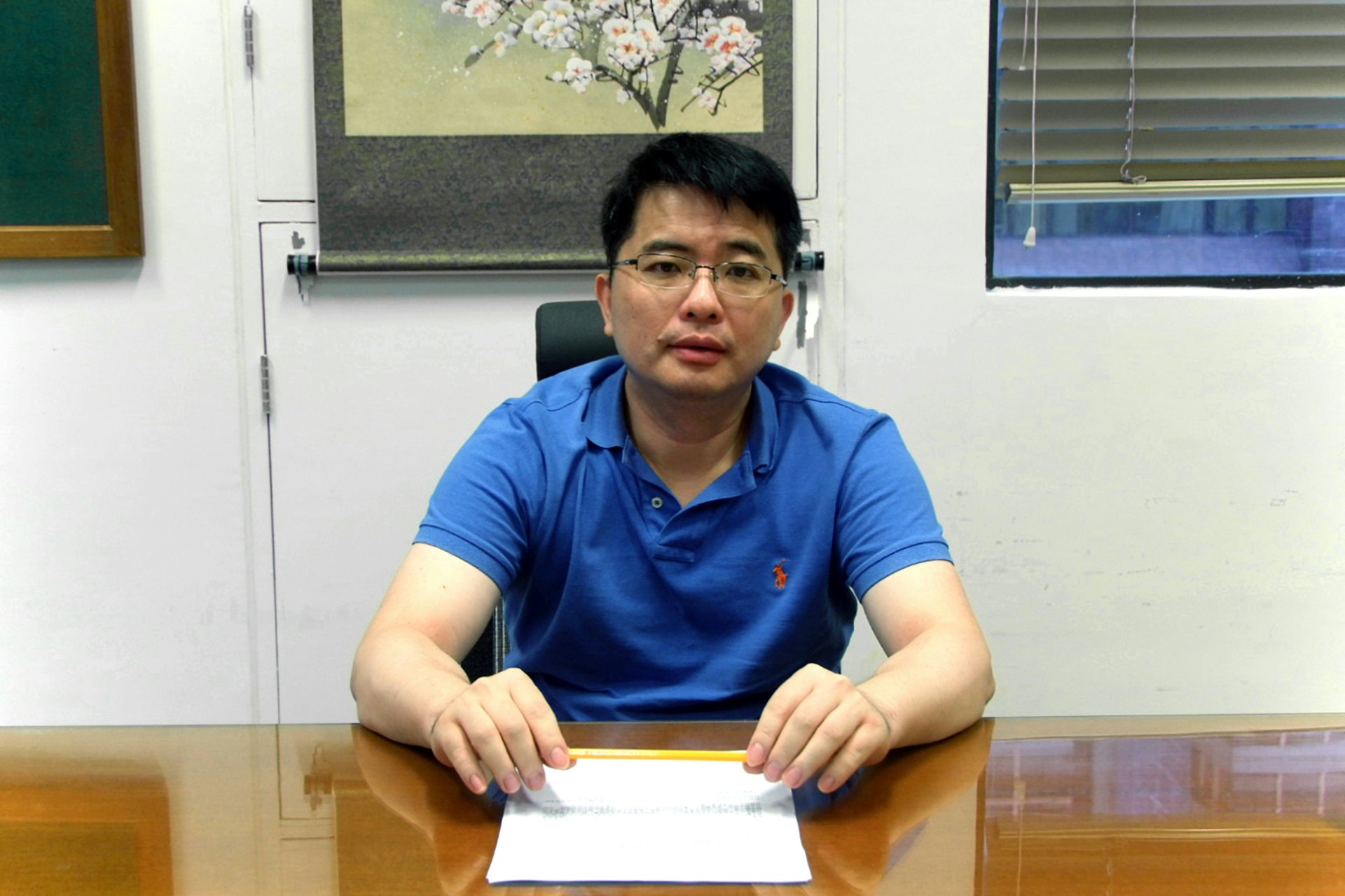 香港大學數學系主任袁曉明認為,工業界的問題在一定程度上比論文還要重要,應用數學家做的東西應當要有應用價值。(王寧慧攝) 香港大學數學系主任袁曉明認為,工業界的問題在一定程度上比論文還要重要,應用數學家做的東西應當要有應用價值。(王寧慧攝)