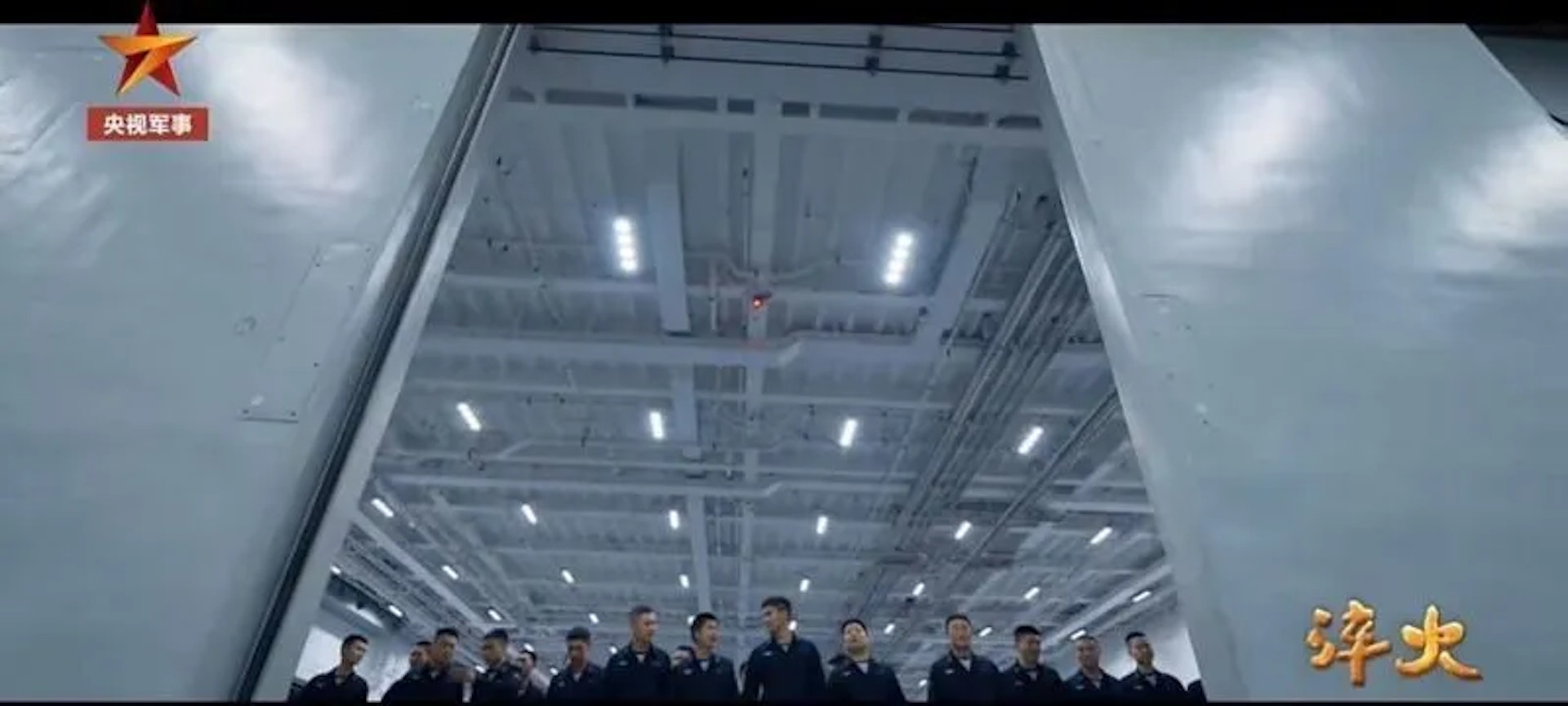 福建艦的機庫防火門採用硬式防火門。(央視影片截圖) 福建艦的機庫防火門採用硬式防火門。(央視影片截圖)