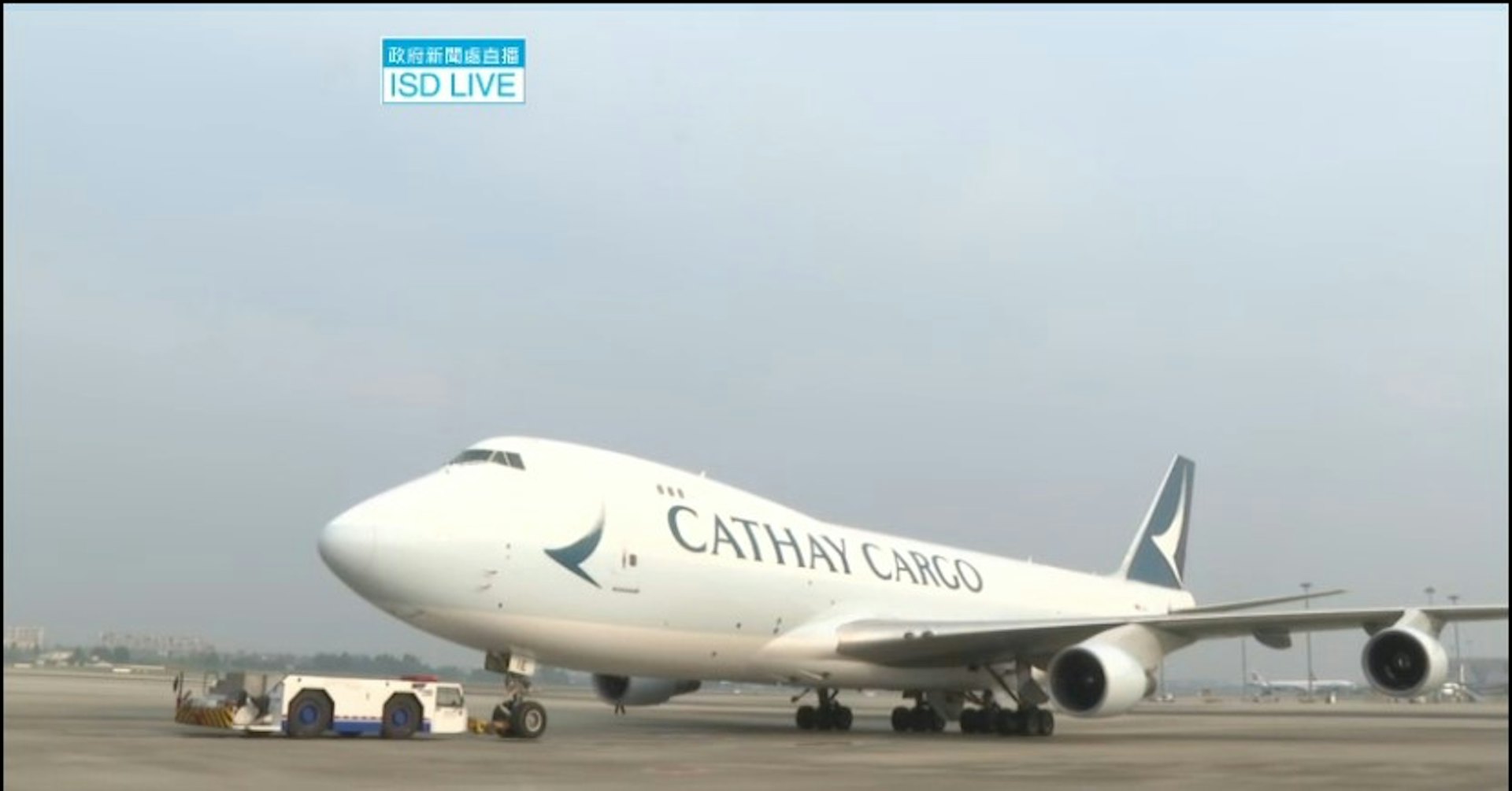 中央贈港一對大熊貓安安和可可9月26日由四川成都啟程來港,大熊貓「包機」在早上近9時在成都雙流機場起飛。(政府新聞處) 中央贈港一對大熊貓安安和可可9月26日由四川成都啟程來港,大熊貓「包機」在早上近9時在成都雙流機場起飛。(政府新聞處)