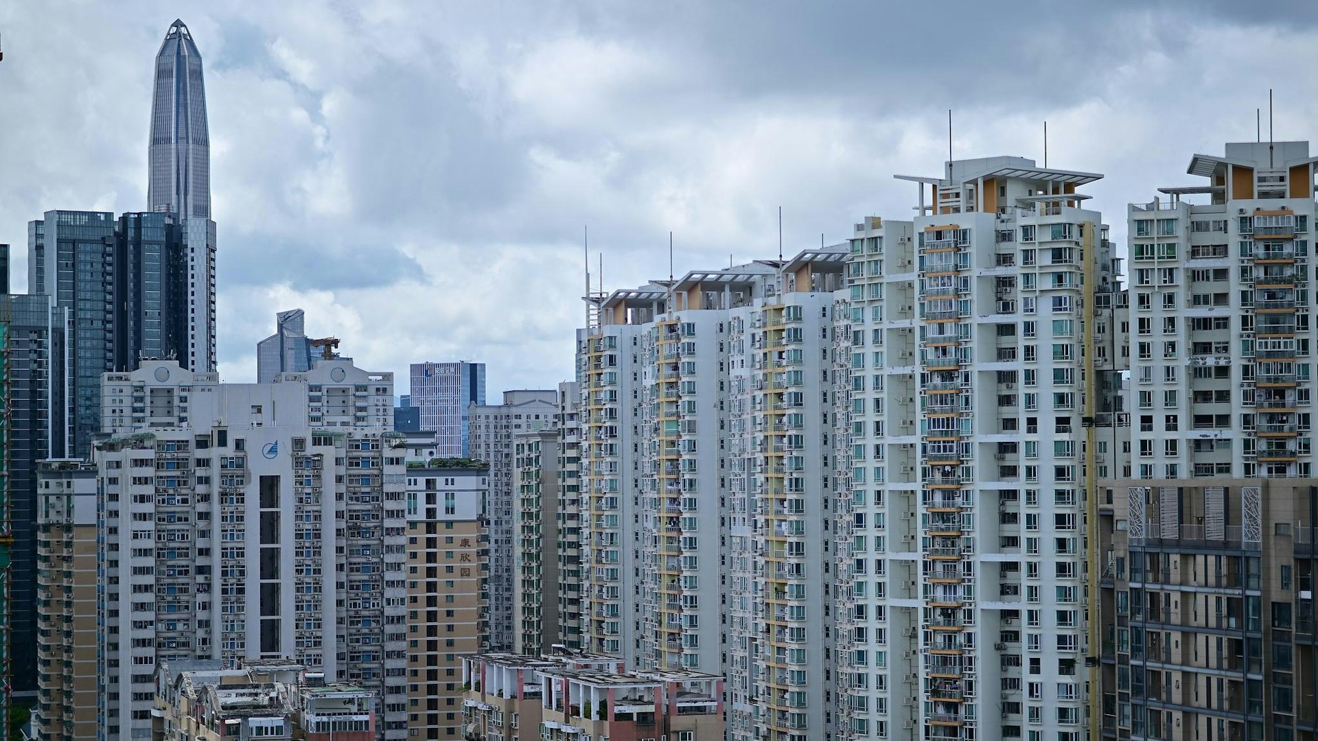 內地四大一線城市全面鬆綁樓市限購 民眾仍看淡房價走勢 內地四大一線城市全面鬆綁樓市限購 民眾仍看淡房價走勢