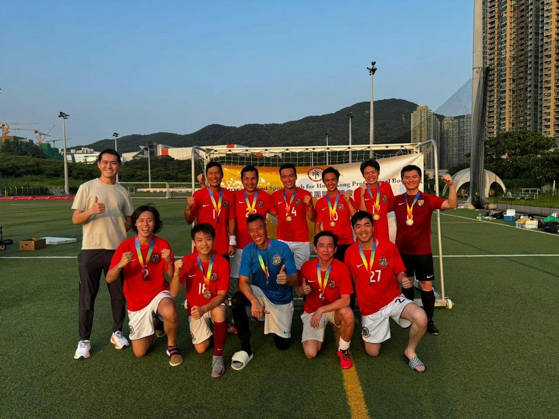 9月29日,香港大律師公會足球隊出戰香港專業團體康體會足球聯賽,與牙醫、 會計師、建築師及律師等對壘。 9月29日,香港大律師公會足球隊出戰香港專業團體康體會足球聯賽,與牙醫、 會計師、建築師及律師等對壘。