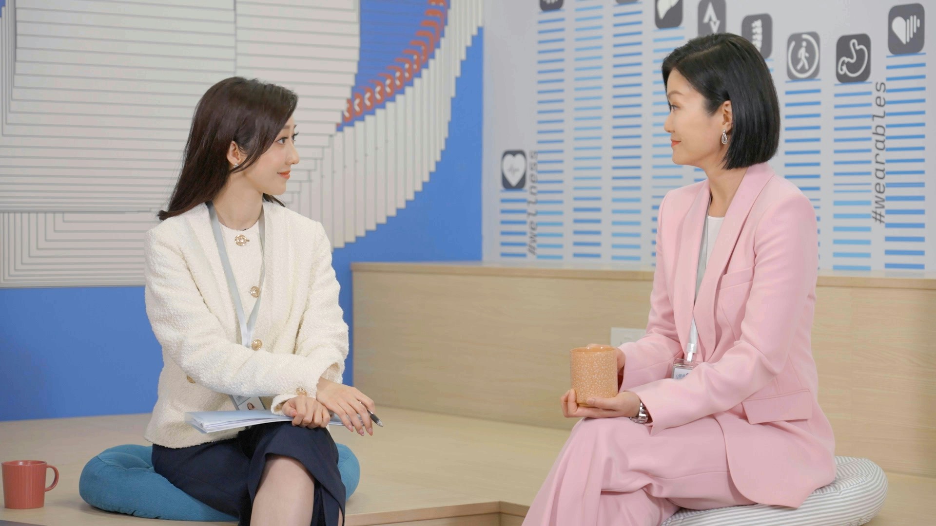 何依婷化身女主播 挑戰方健儀神級地位 為帶出健康資訊兩人鬥到盡