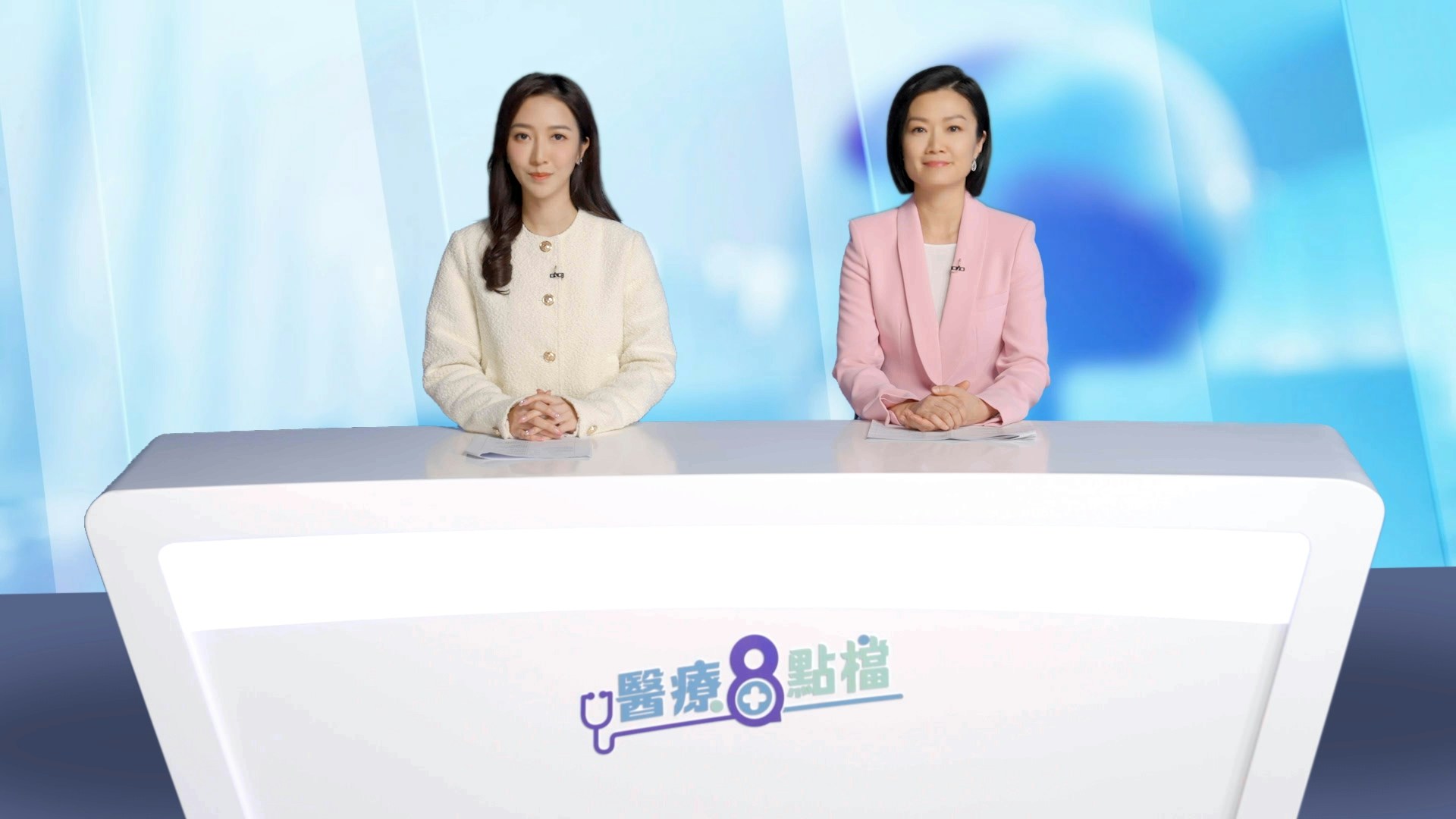 Regina同Akina拍攝健康短片，在影片中一齊飾演女主播鬥個難分難解。