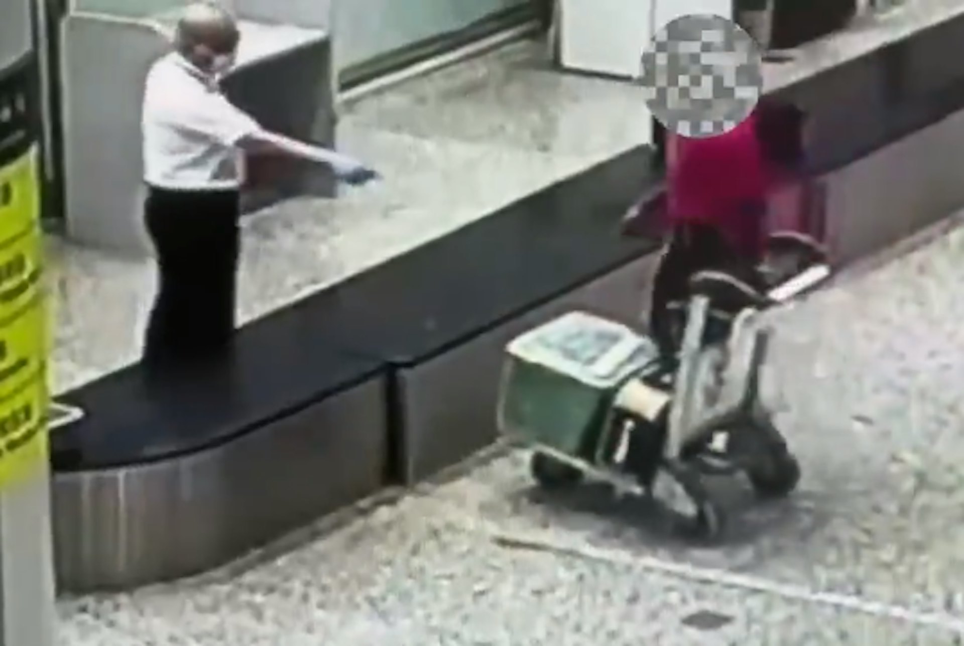 現場查獲180餘萬美元,折合人民幣超1260萬元。(海關發布)