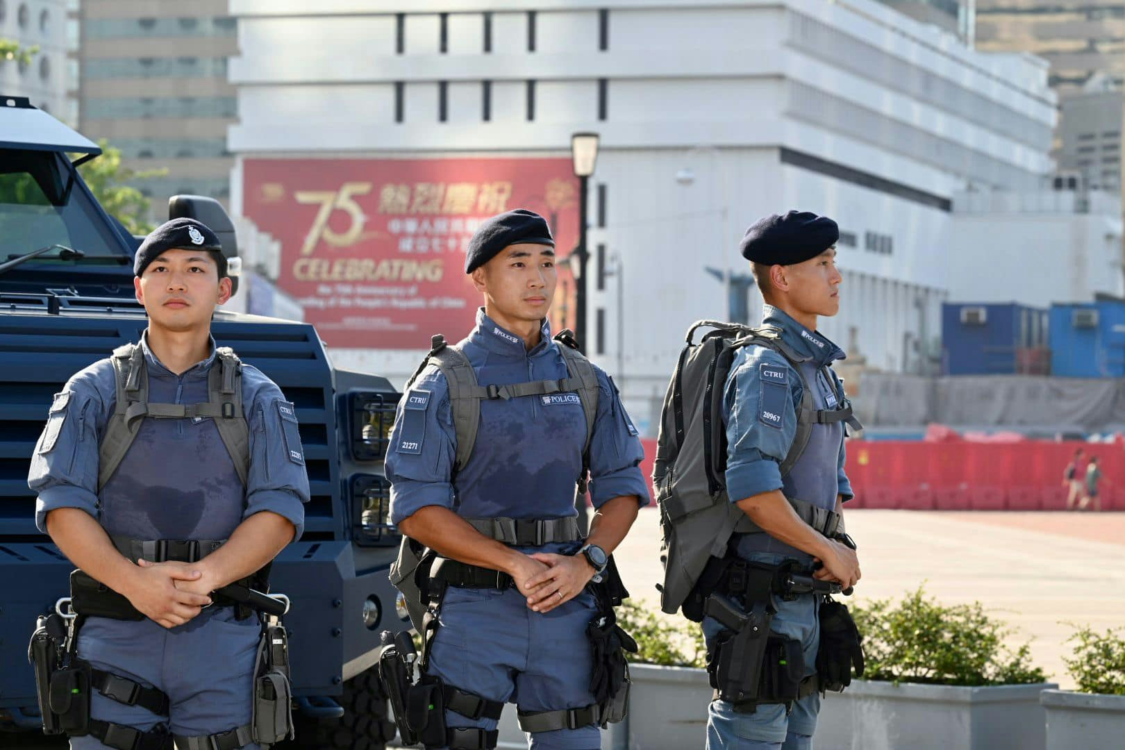 中華人民共和國成立75周年前夕香港警察反恐特勤隊高調巡邏