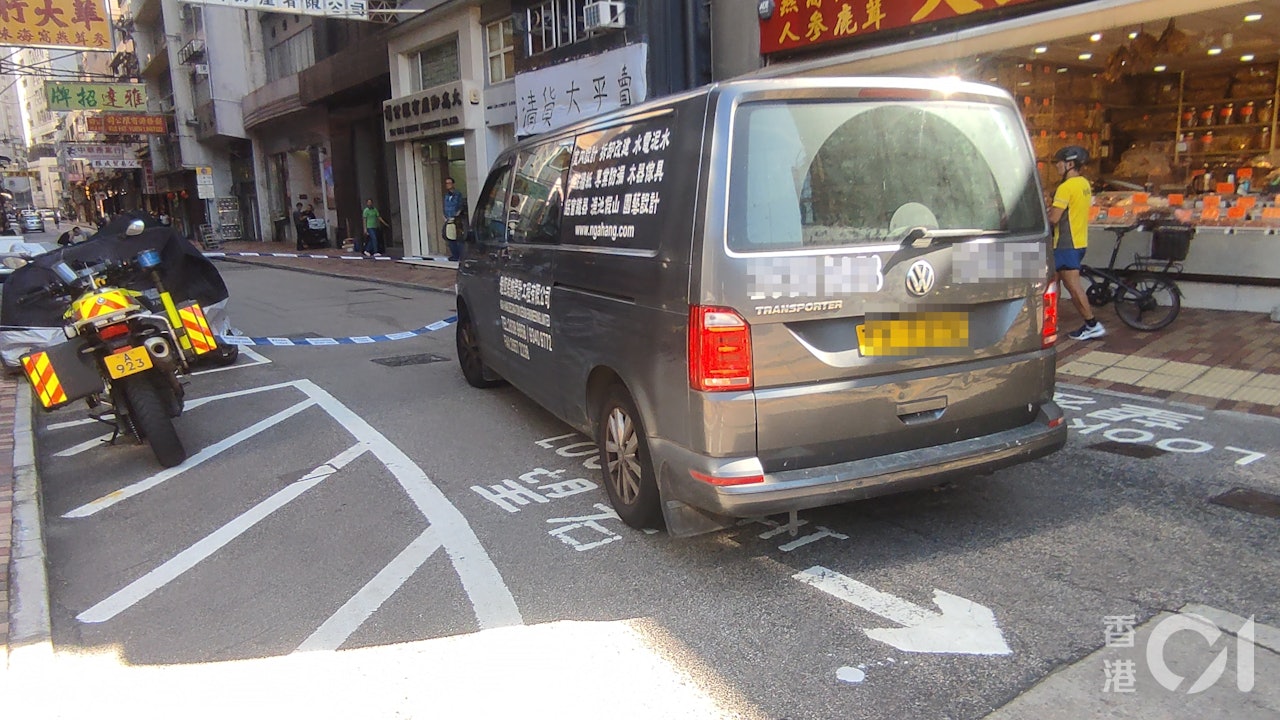 涉事客貨車事發時駛入永樂街。(黃偉民攝) 涉事客貨車事發時駛入永樂街。(黃偉民攝)