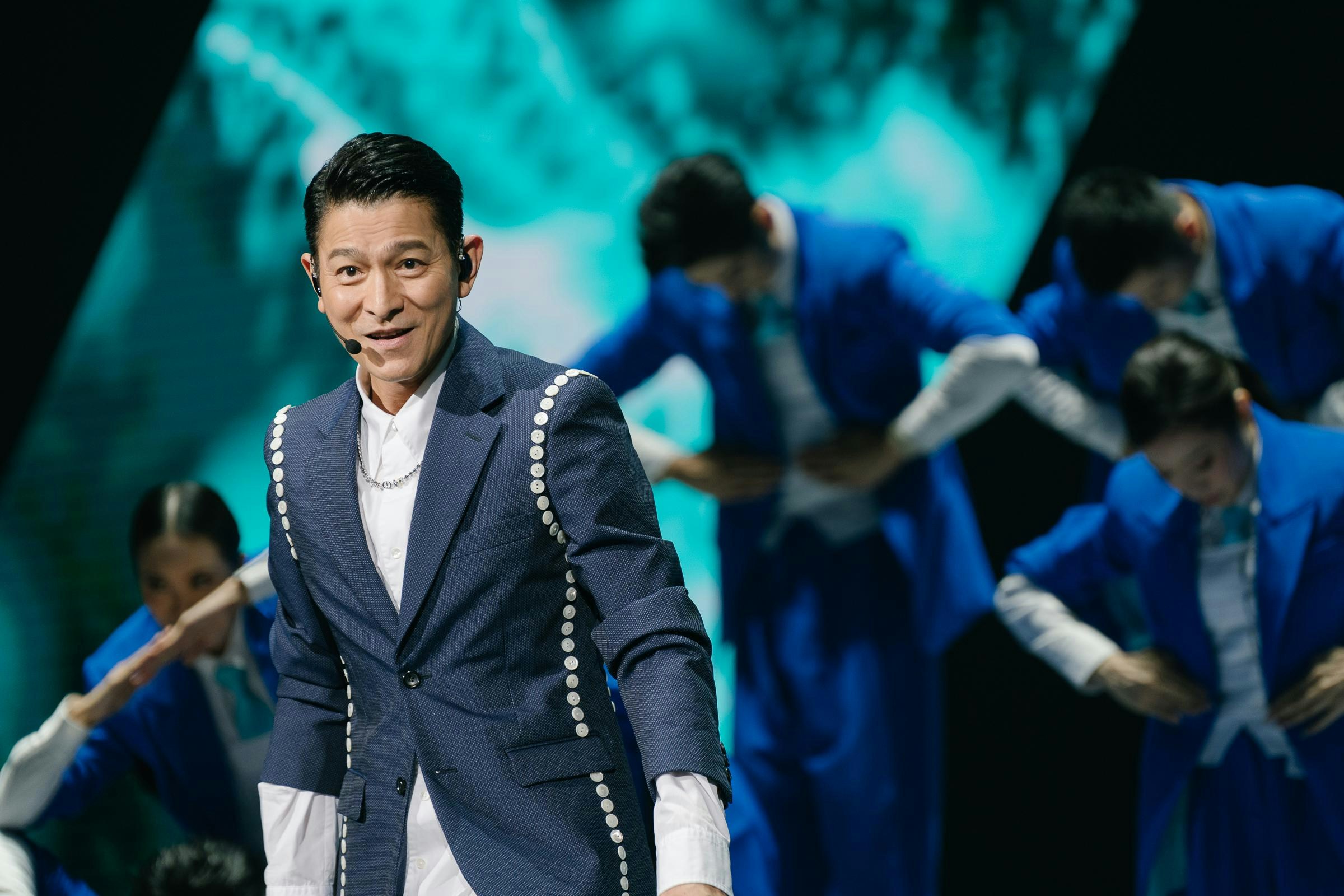 劉德華演唱會澳門站全新造型近30首金曲串起重要歷程