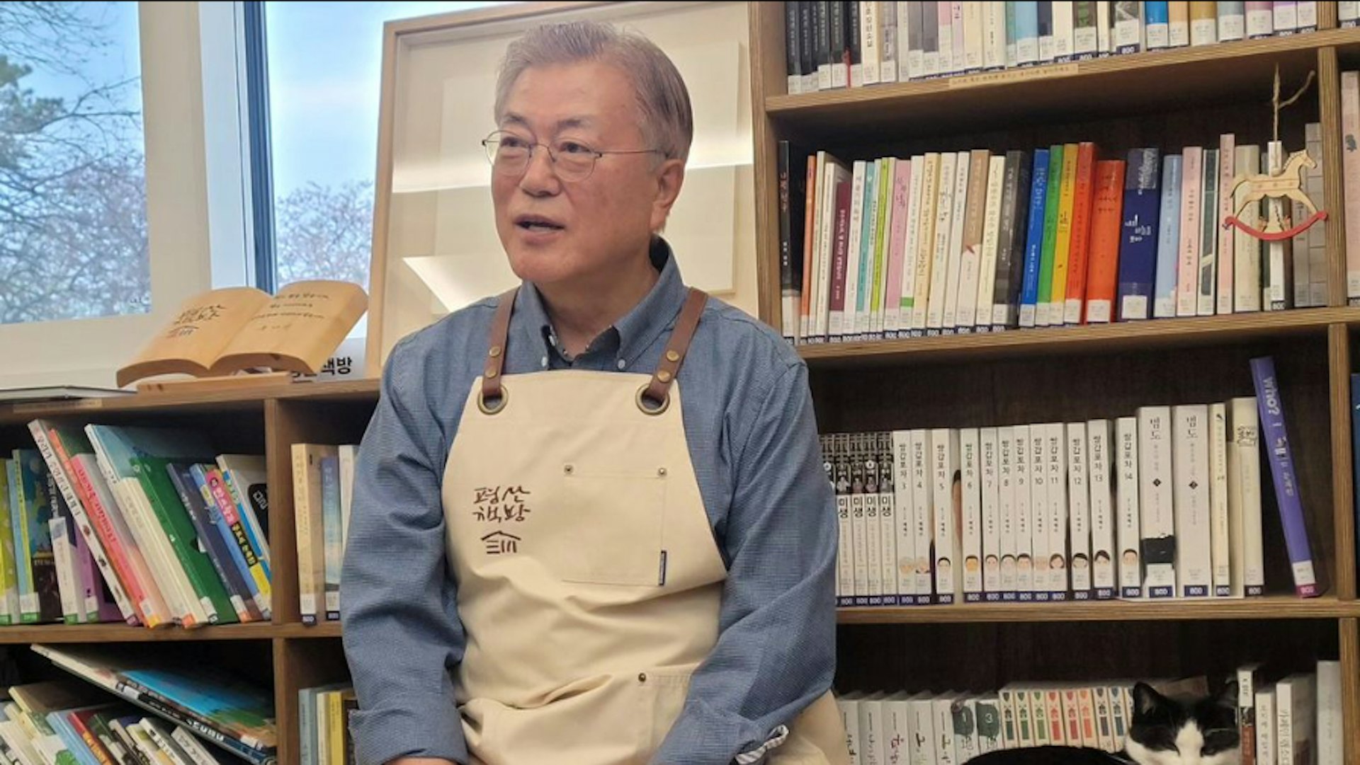 文在寅退休後,於韓國慶尚南道梁山市平山村經營「平山書店」, 鮮有就當今國內政局發聲。(Instagram/ @moonjaein) 文在寅退休後,於韓國慶尚南道梁山市平山村經營「平山書店」, 鮮有就當今國內政局發聲。(Instagram/ @moonjaein)