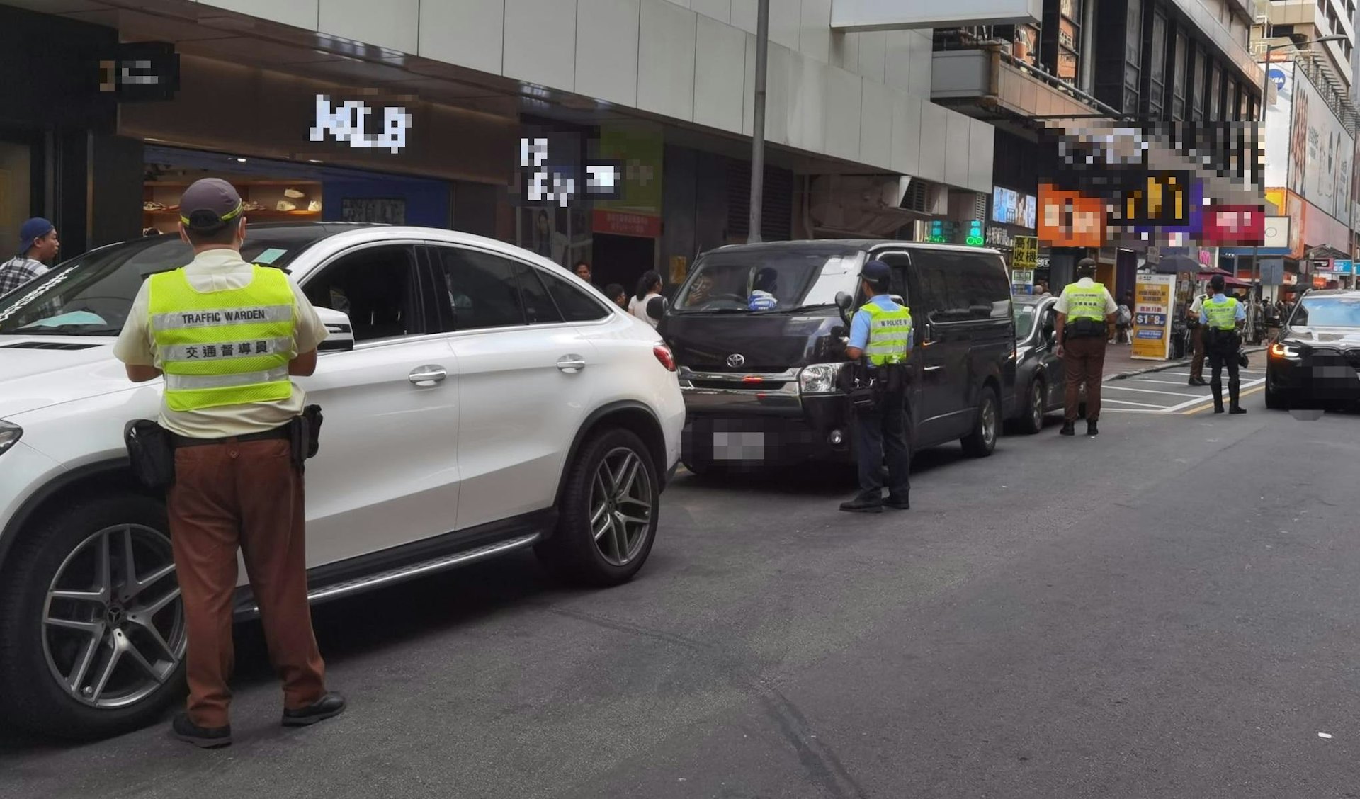 警方在旺角區打擊違例泊車。(警方提供) 警方在旺角區打擊違例泊車。(警方提供)