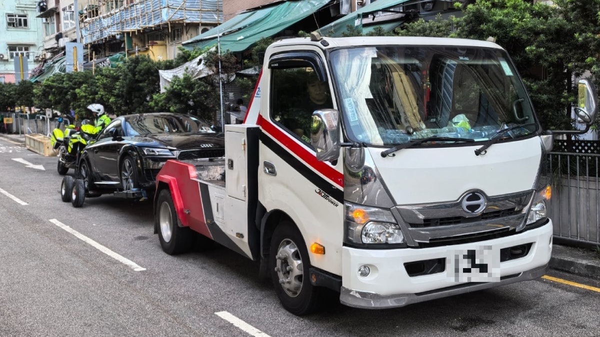 警旺角交通黑點打擊違泊 10車嚴重阻街被拖走 警旺角交通黑點打擊違泊 10車嚴重阻街被拖走