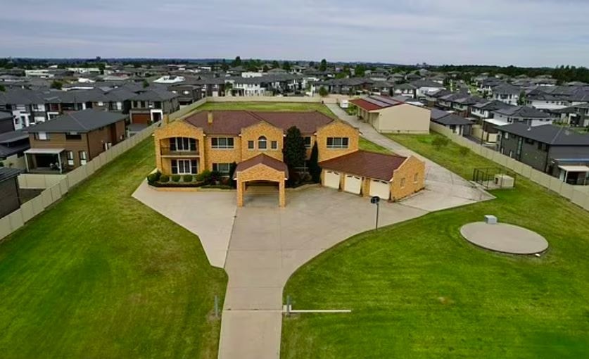 札米特家族這棟巨型豪宅及土地,位於悉梨西北部The Ponds漢布爾登路(Hambledon Road),佔地5英畝(約22萬平方呎),坐落在1個大型開發項目的中心。(網上圖片)