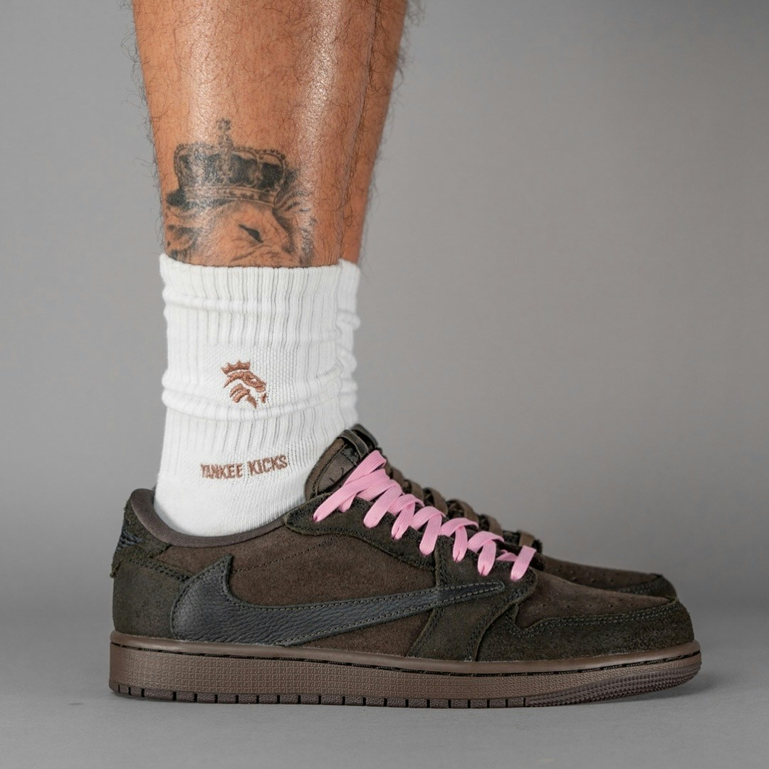 Air jordan low og travis scott sales