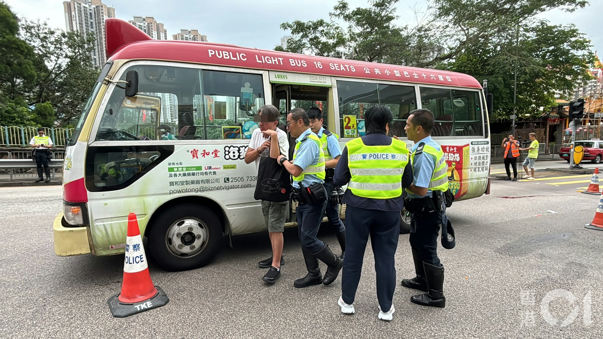 小巴司機涉醉駕被捕。(黃學潤攝) 小巴司機涉醉駕被捕。(黃學潤攝)