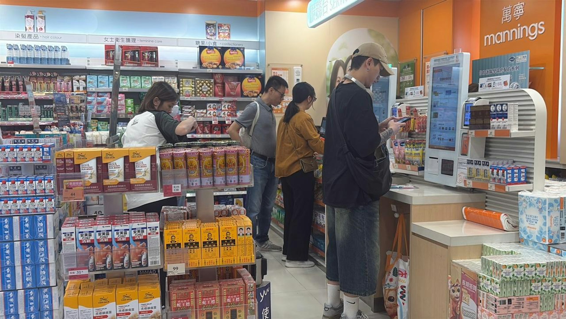 涉事的萬寧金馬倫道分店。(洪芷菁攝) 涉事的萬寧金馬倫道分店。(洪芷菁攝)