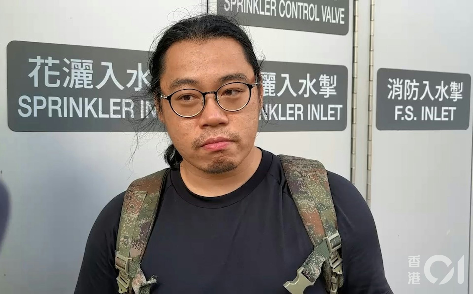 工業傷亡權益會幹事劉家樂趕抵醫院協助死者家屬。(羅日昇攝)