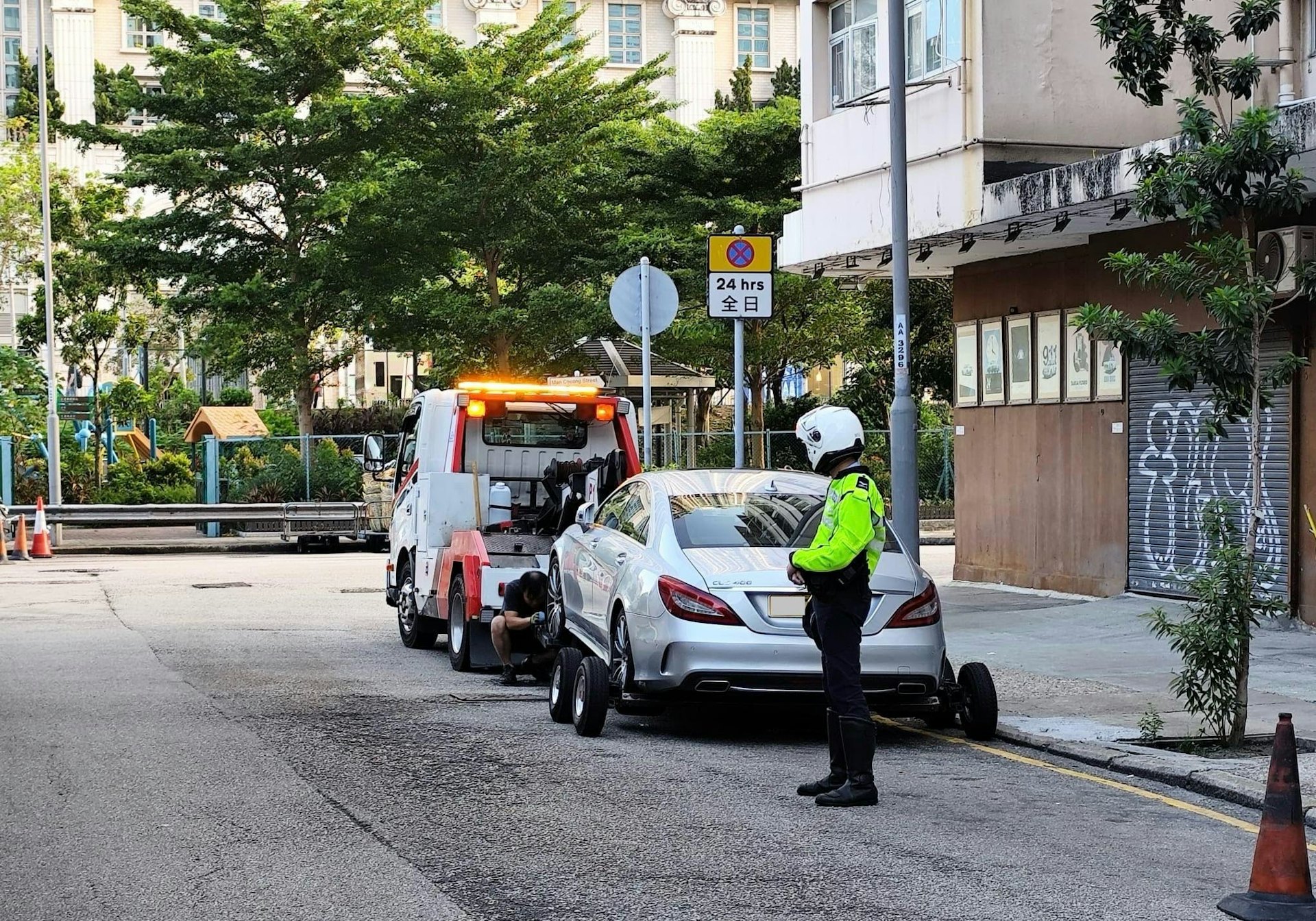現時違例泊車定額罰款為320元。(警方圖片) 現時違例泊車定額罰款為320元。(警方圖片)