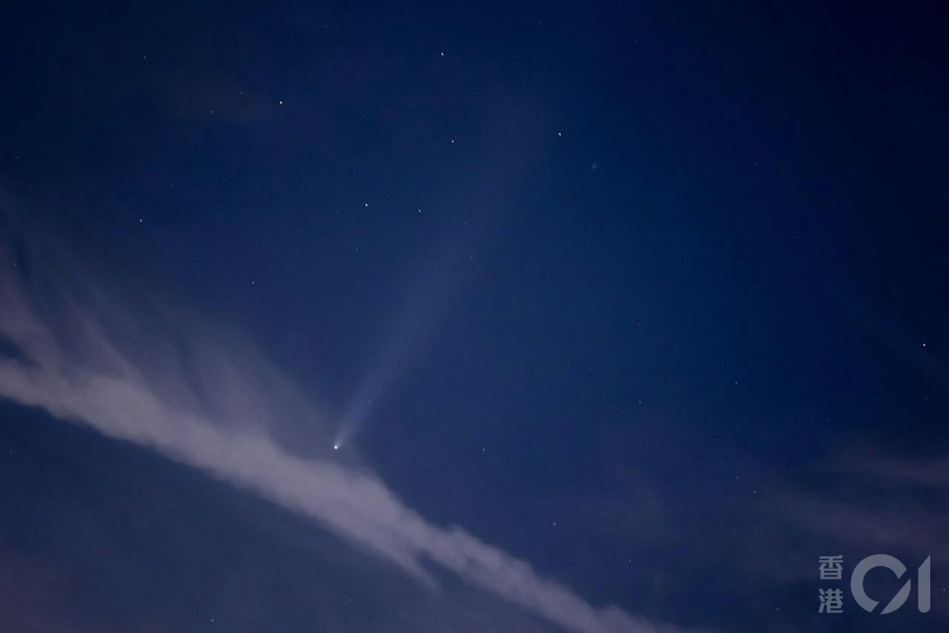 10月15日晚上7時許,在馬灣向西夜空,拍攝到紫金山—阿特拉斯彗星。(梁鵬威攝) 10月15日晚上7時許,在馬灣向西夜空,拍攝到紫金山—阿特拉斯彗星。(梁鵬威攝)