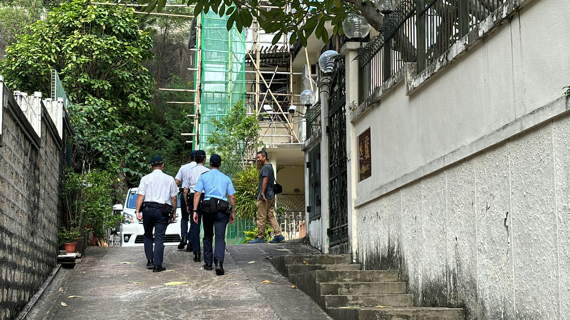 涉事洋房搭有棚架。(馬耀文攝) 涉事洋房搭有棚架。(馬耀文攝)