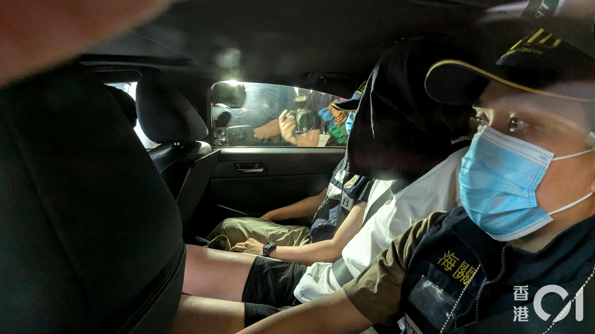 海關事隔一年,再次拘捕懷疑集團主腦。(黃偉民攝)