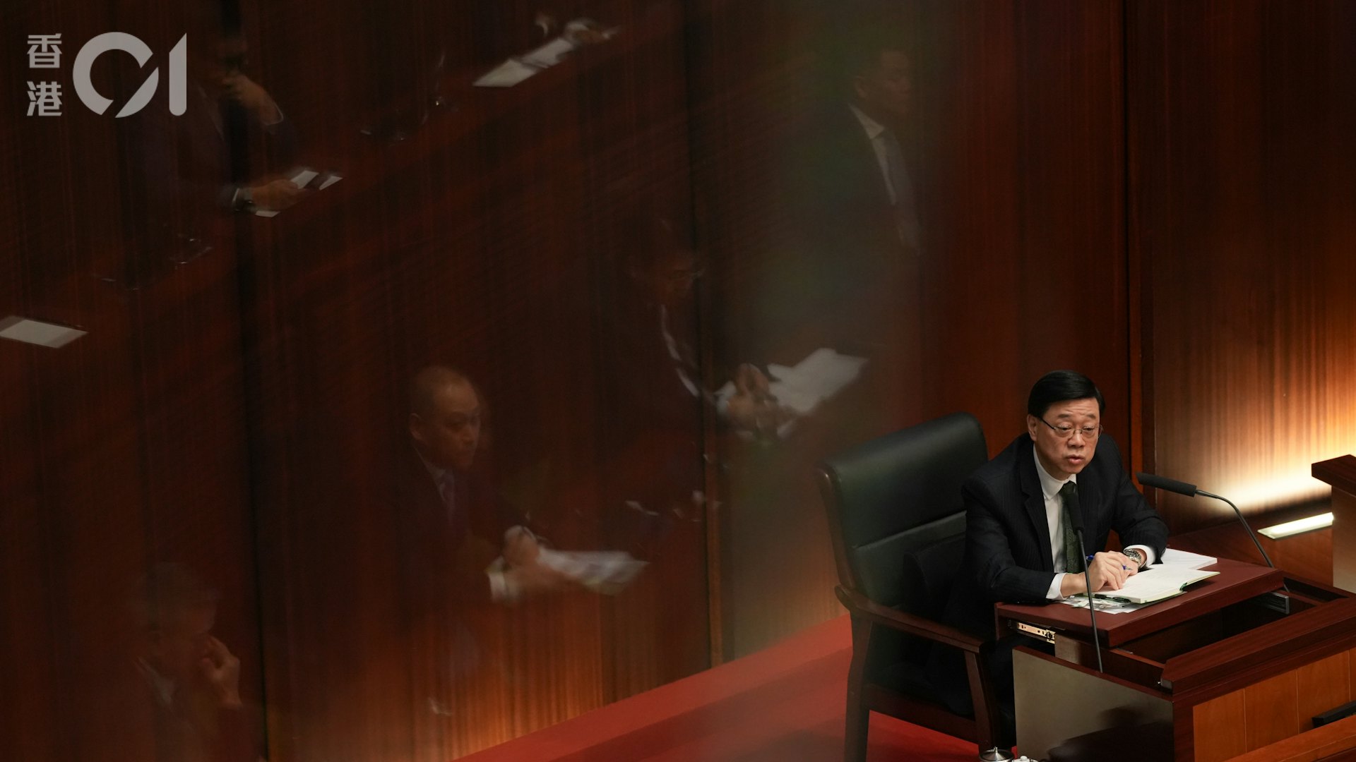 施政報告2024|兩個香港?市民烽煙多問劏房 答問會無議員關注 施政報告2024|兩個香港?市民烽煙多問劏房 答問會無議員關注