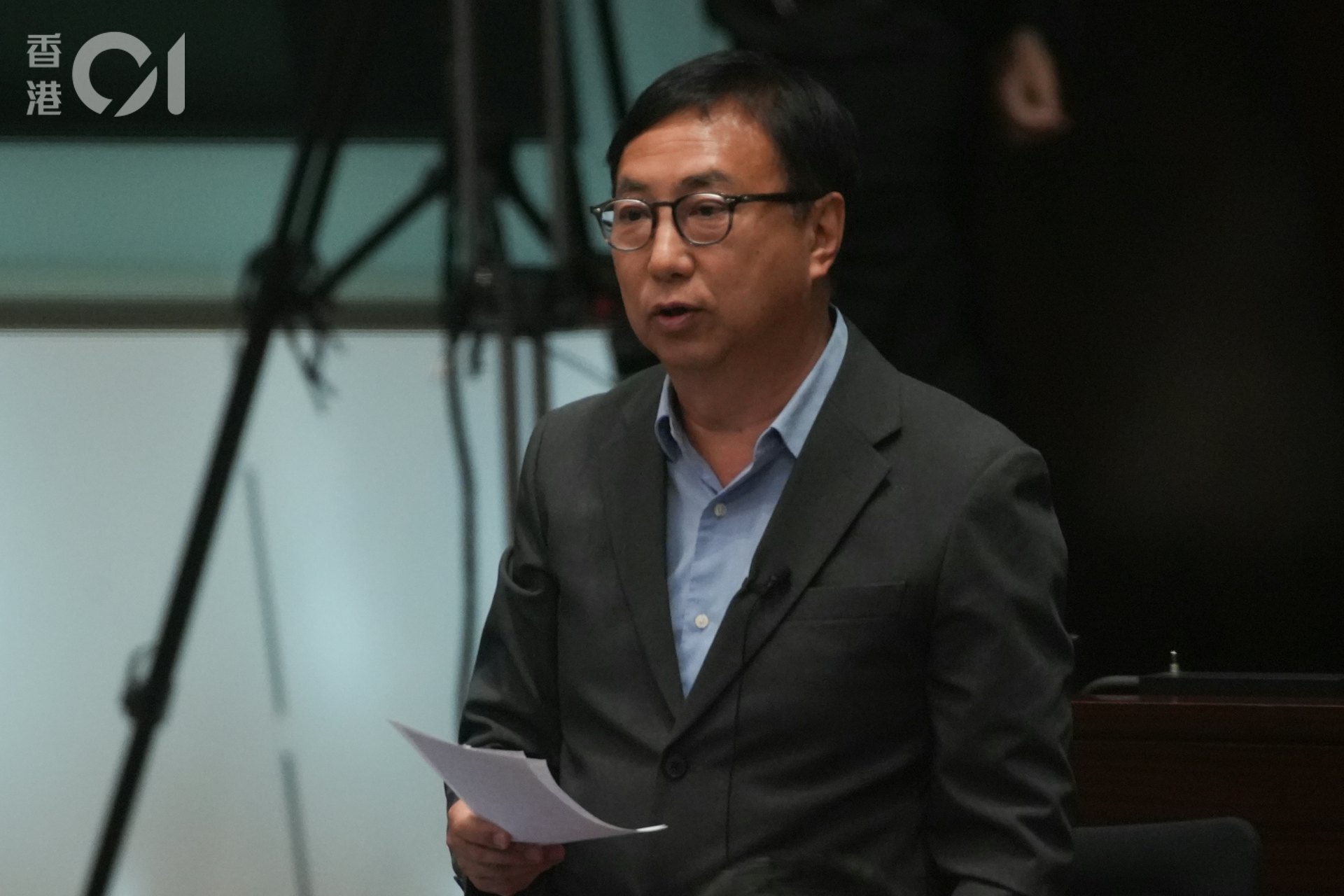 10月17日,行政長官李家超到立法會出席《施政報告答問會》,新思維狄志遠發問。(黃浩謙攝) 10月17日,行政長官李家超到立法會出席《施政報告答問會》,新思維狄志遠發問。(黃浩謙攝)