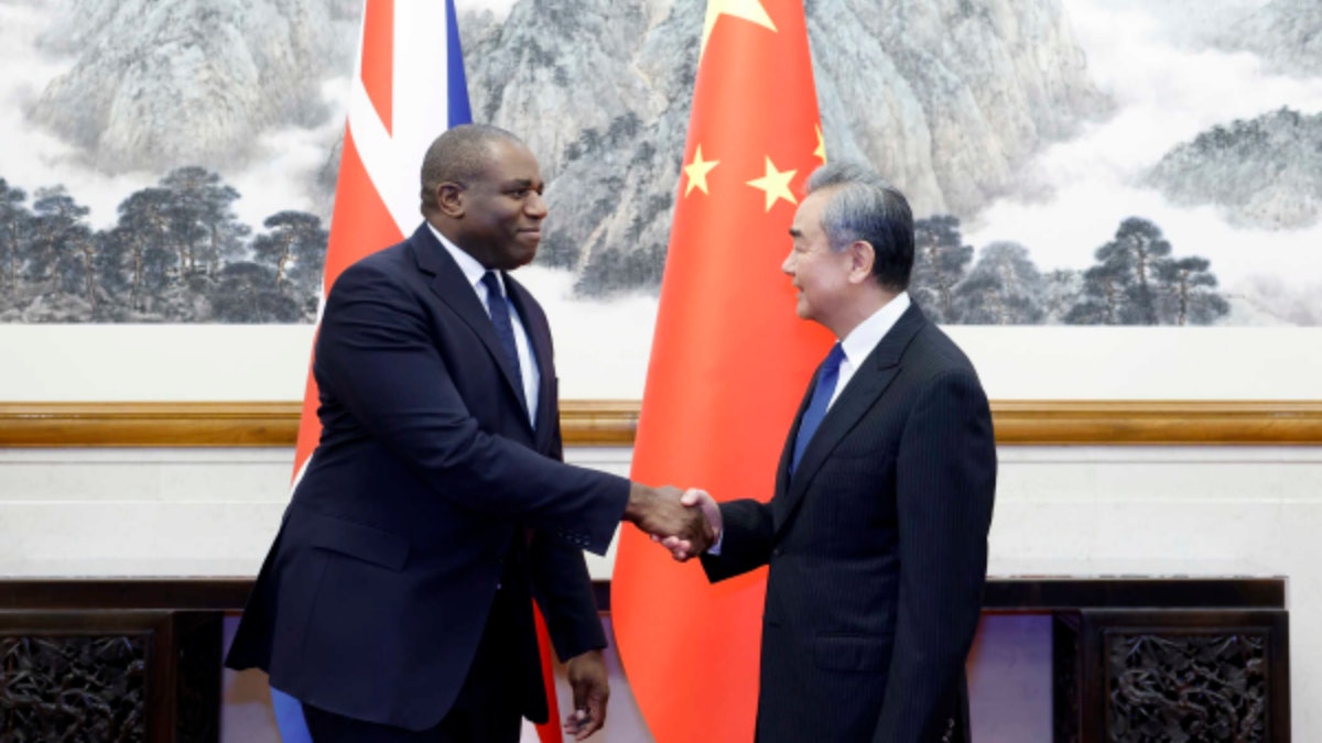 英外相林德偉訪華晤王毅 稱英方在台灣問題上恪守建交時承諾 英外相林德偉訪華晤王毅 稱英方在台灣問題上恪守建交時承諾