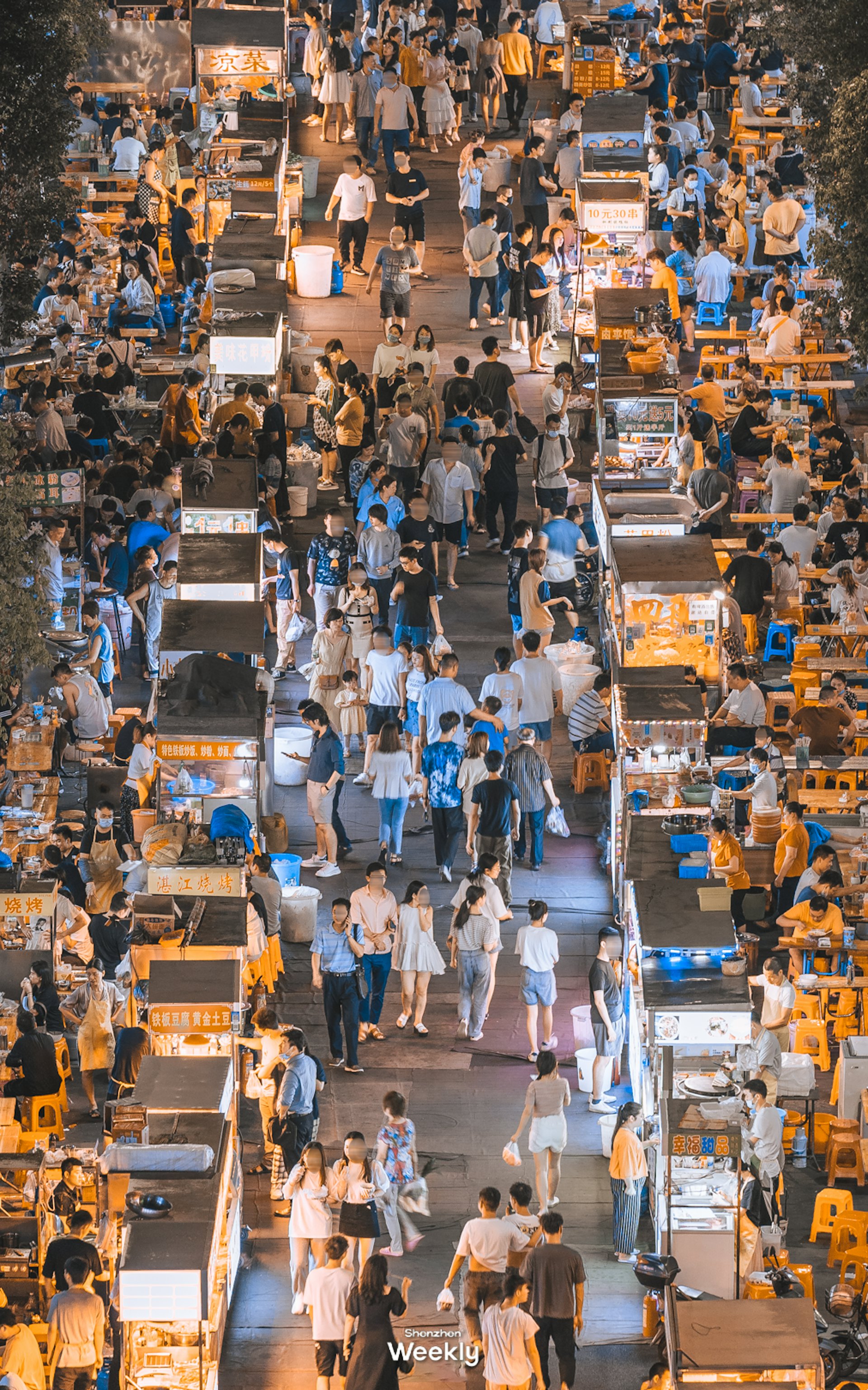 寶安區西鄉鹽田社區夜市文化街不超過300m,但開了近100家小店,一半賣美食,一半購物,你能找到全國的小吃。(ShenzhenWeekly提供) 寶安區西鄉鹽田社區夜市文化街不超過300m,但開了近100家小店,一半賣美食,一半購物,你能找到全國的小吃。(ShenzhenWeekly提供)
