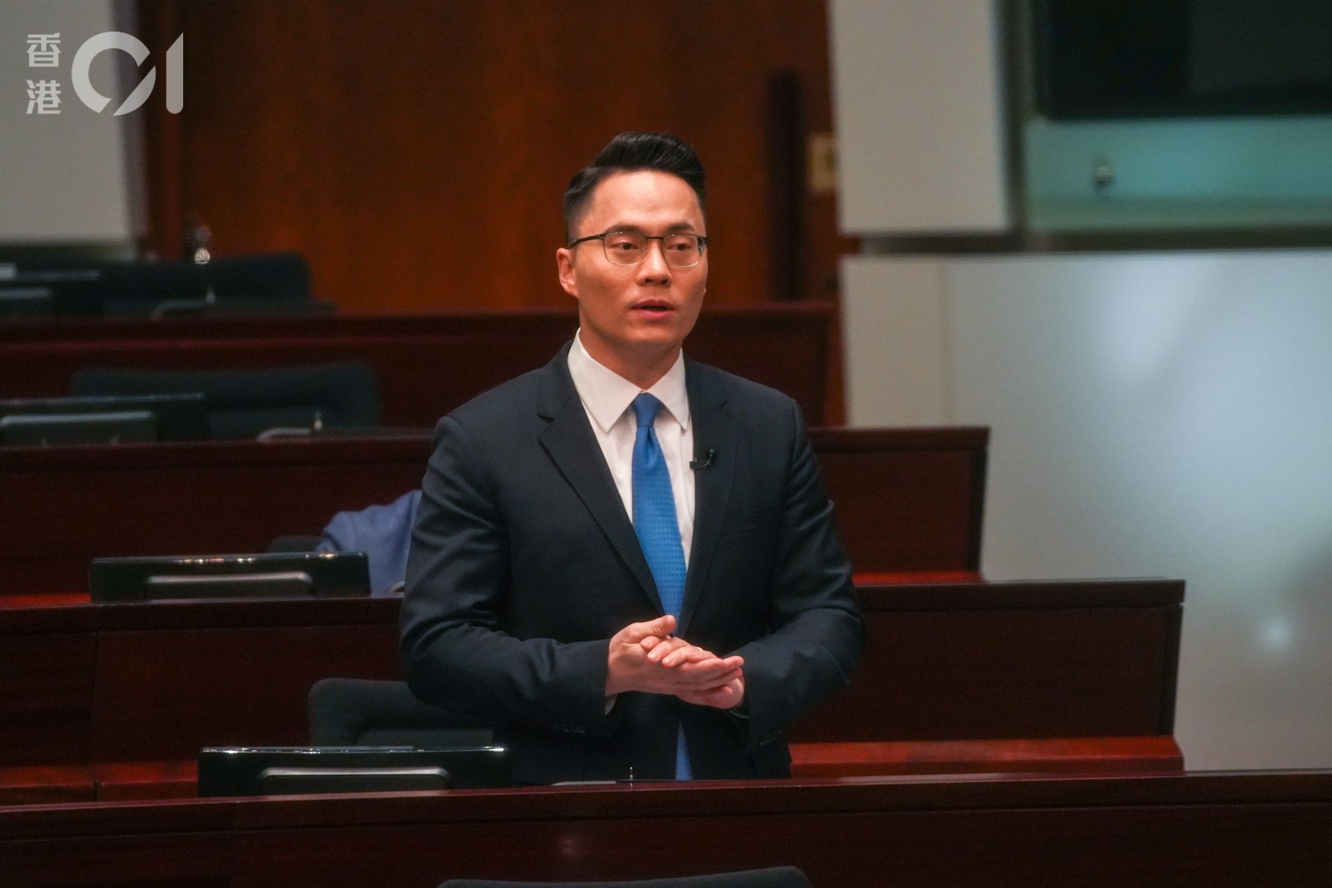 10月23日,民建聯立法會議員梁熙出席立法會大會。(黃浩謙攝) 10月23日,民建聯立法會議員梁熙出席立法會大會。(黃浩謙攝)