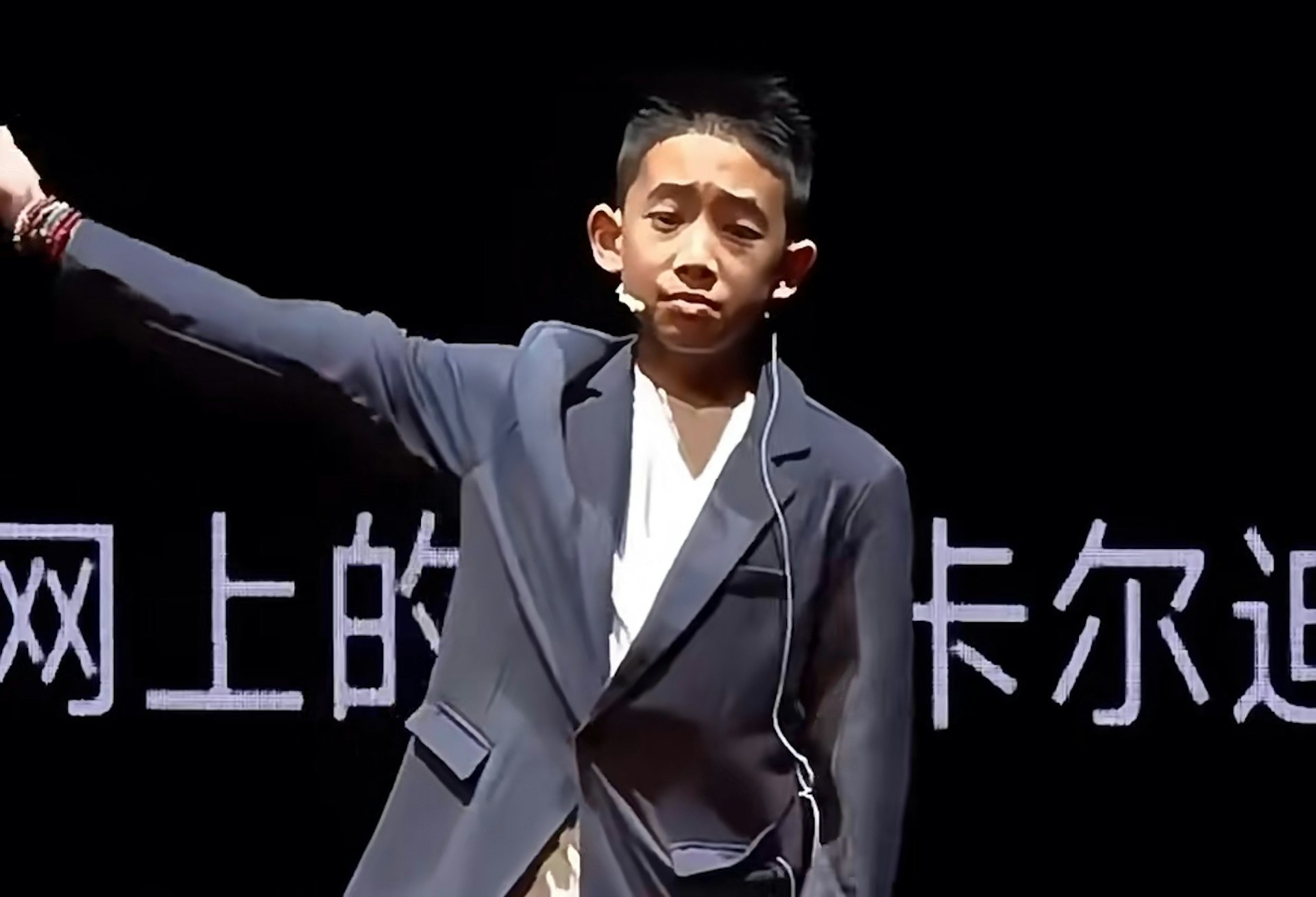 演講近十分鐘,好淡定。(小紅書圖片)