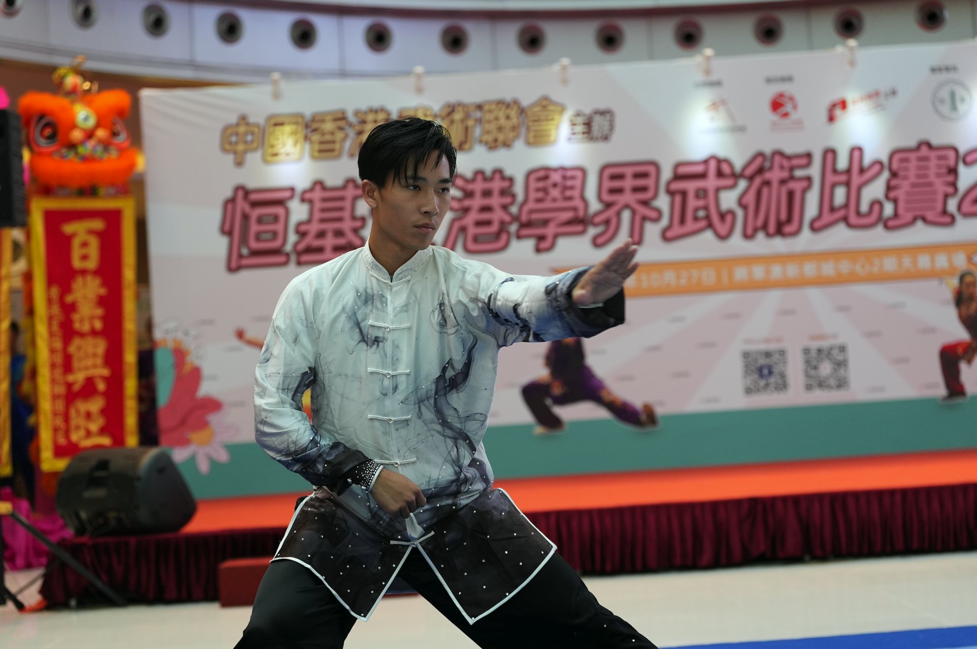 恒基全港學界武術比賽2024」啟動禮,香港武術隊十多位世界金牌精英運動員更現場作精彩表演,傾力示範精湛武藝,為比賽揭開序幕。(香港武術聯會供圖) 恒基全港學界武術比賽2024」啟動禮,香港武術隊十多位世界金牌精英運動員更現場作精彩表演,傾力示範精湛武藝,為比賽揭開序幕。(香港武術聯會供圖)