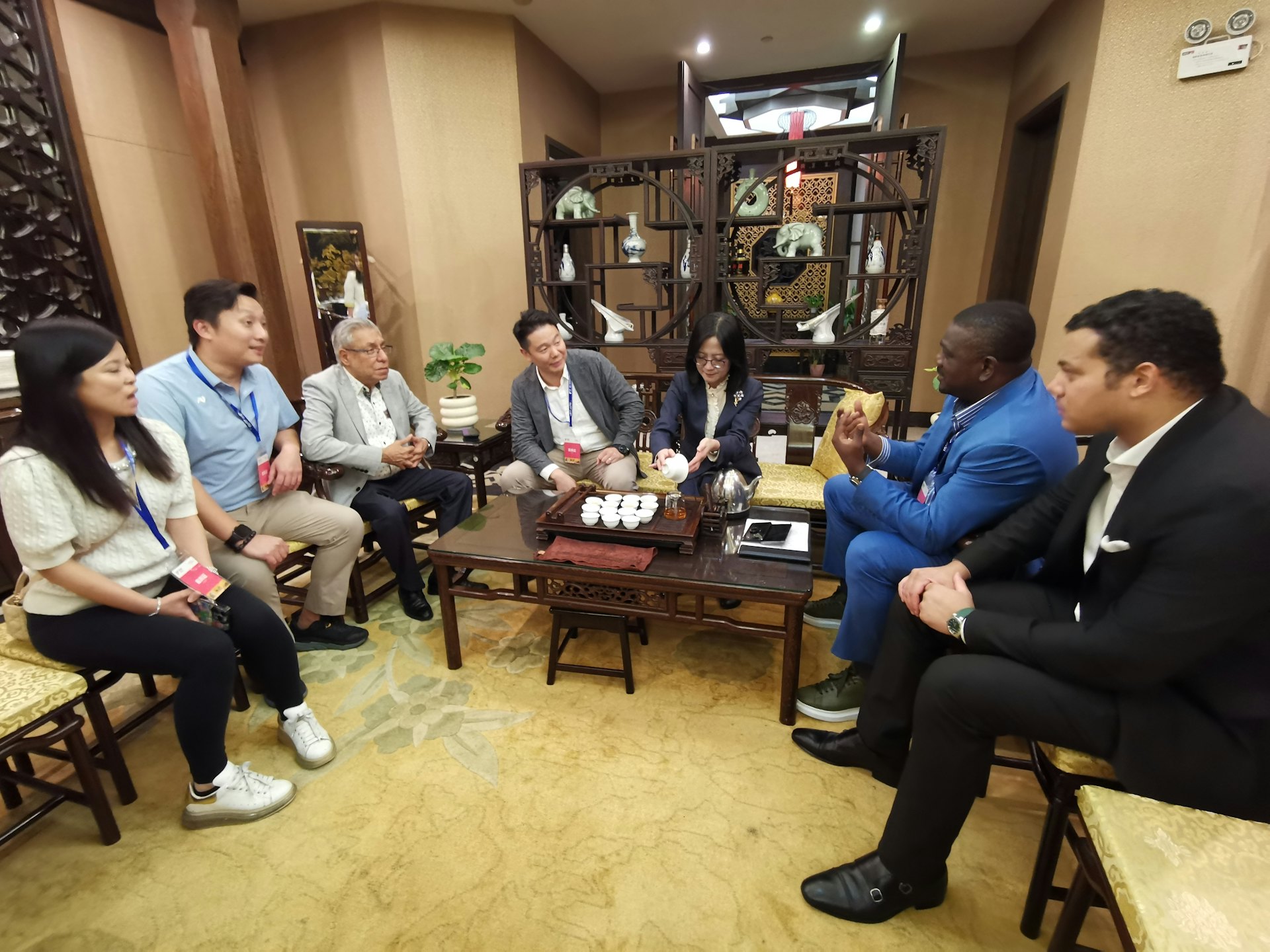 周浩鼎、顏汶羽及民建聯聯絡拓展委員會,組織外國商人和本地企業高層到訪汕頭。(周浩鼎提供) 周浩鼎、顏汶羽及民建聯聯絡拓展委員會,組織外國商人和本地企業高層到訪汕頭。(周浩鼎提供)