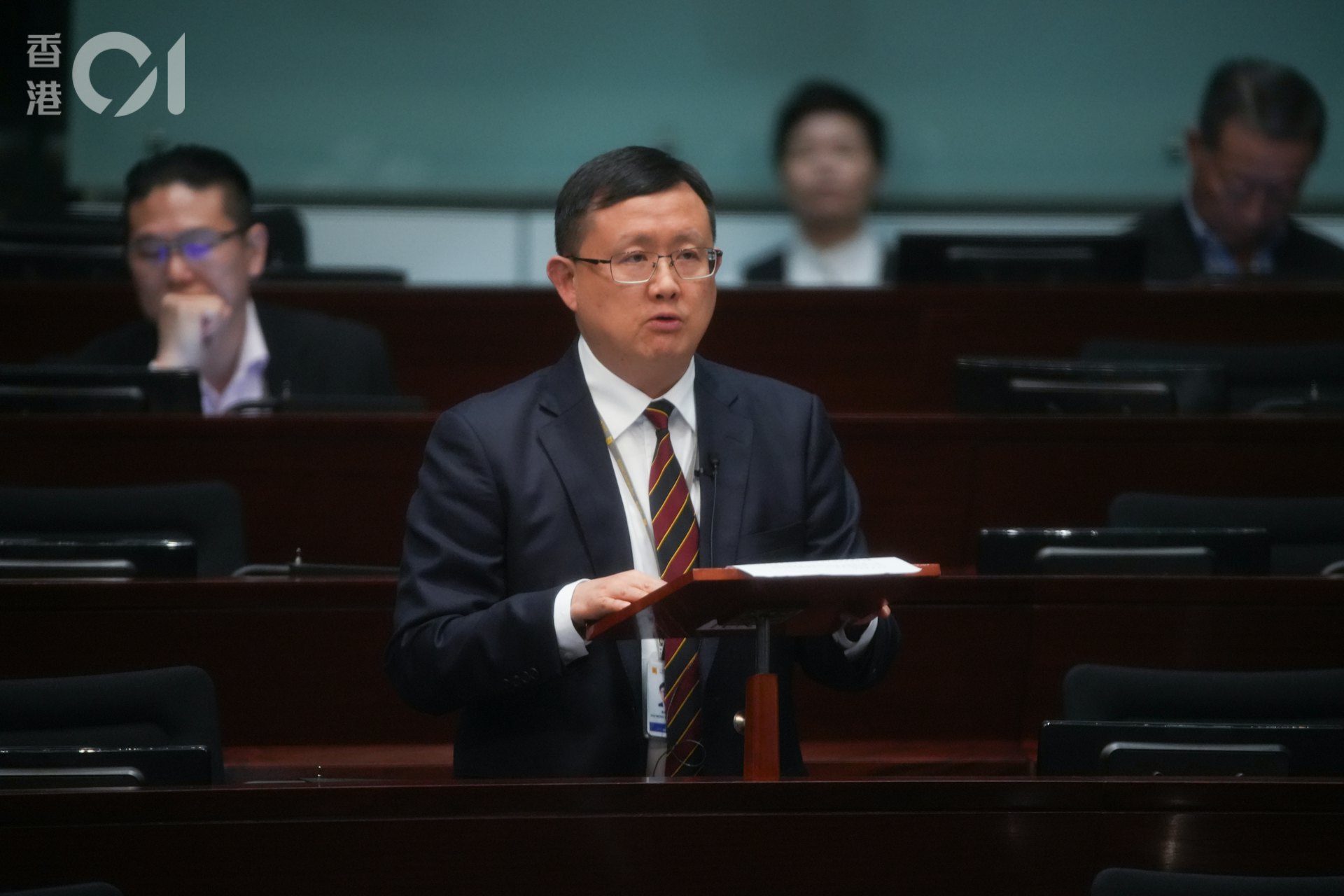 10月30日,民建聯議員黃英豪出席立法會大會。(資料圖片/黃浩謙攝) 10月30日,民建聯議員黃英豪出席立法會大會。(資料圖片/黃浩謙攝)