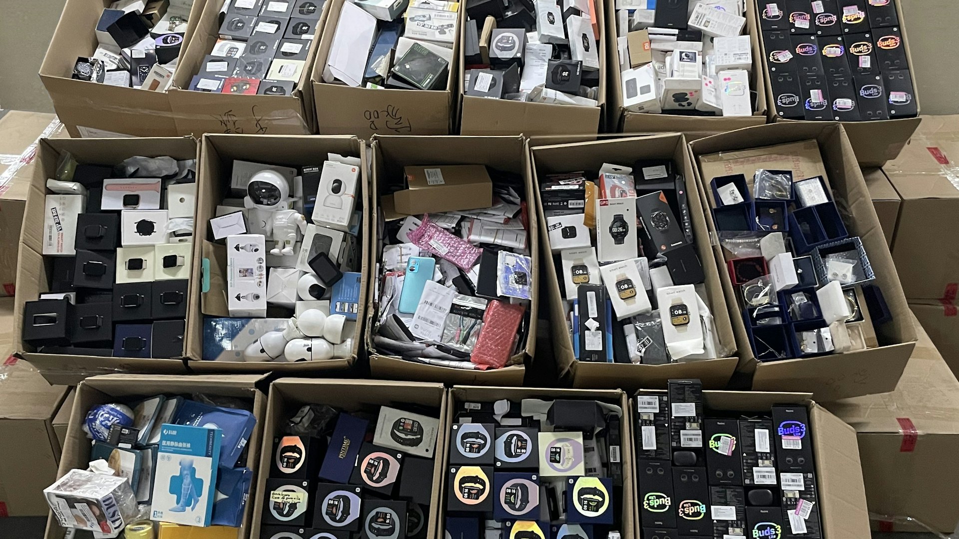 海關檢查香港運往巴基斯坦貨櫃 檢300萬元走私貨物 海關檢查香港運往巴基斯坦貨櫃 檢300萬元走私貨物