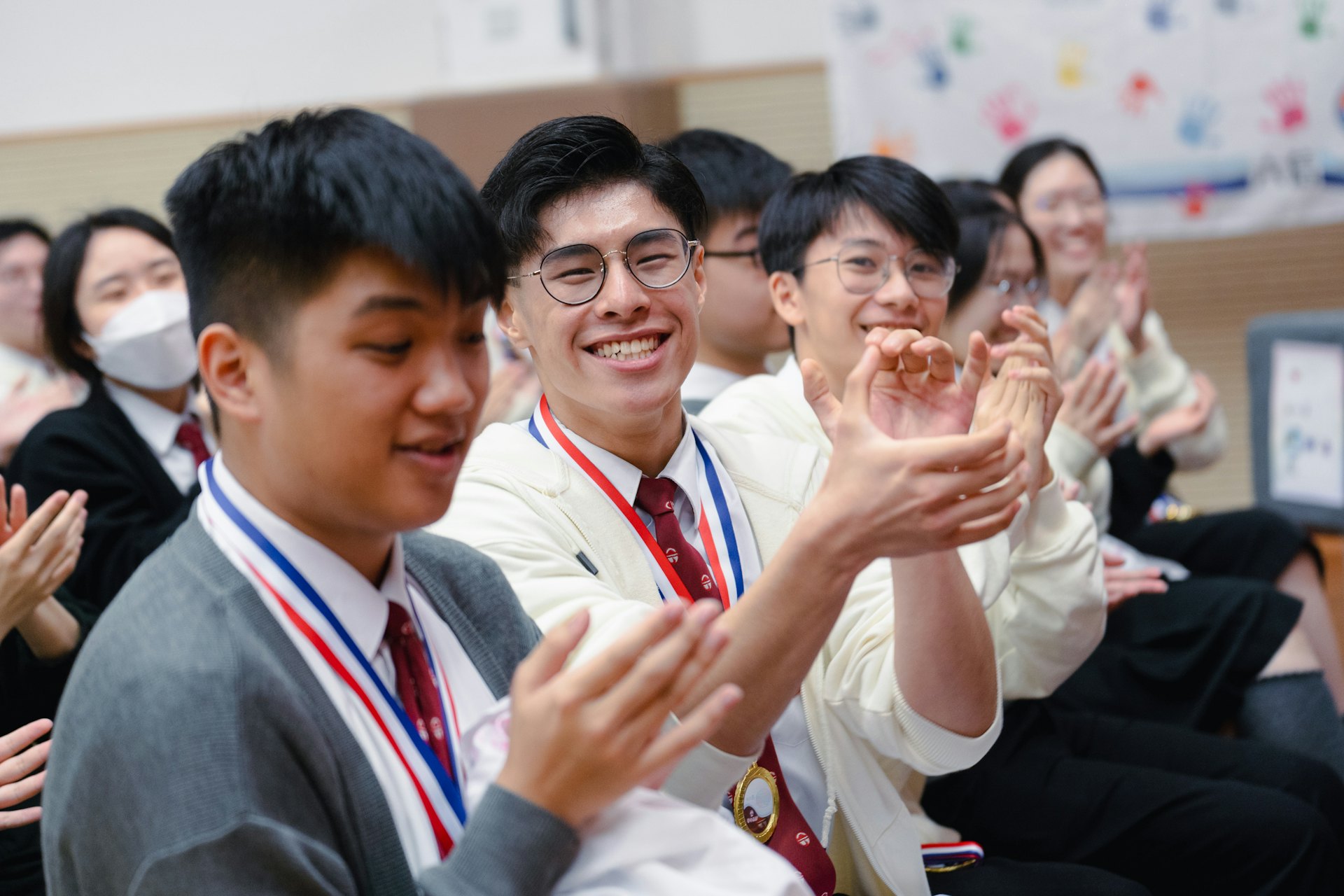 學校提供的漸進及層遞式課程,讓學生張奕楠能夠在適合自己的步調下學習,減少了挫折感。(嶺南中學鍾慧晶校長提供) 學校提供的漸進及層遞式課程,讓學生張奕楠能夠在適合自己的步調下學習,減少了挫折感。(嶺南中學鍾慧晶校長提供)