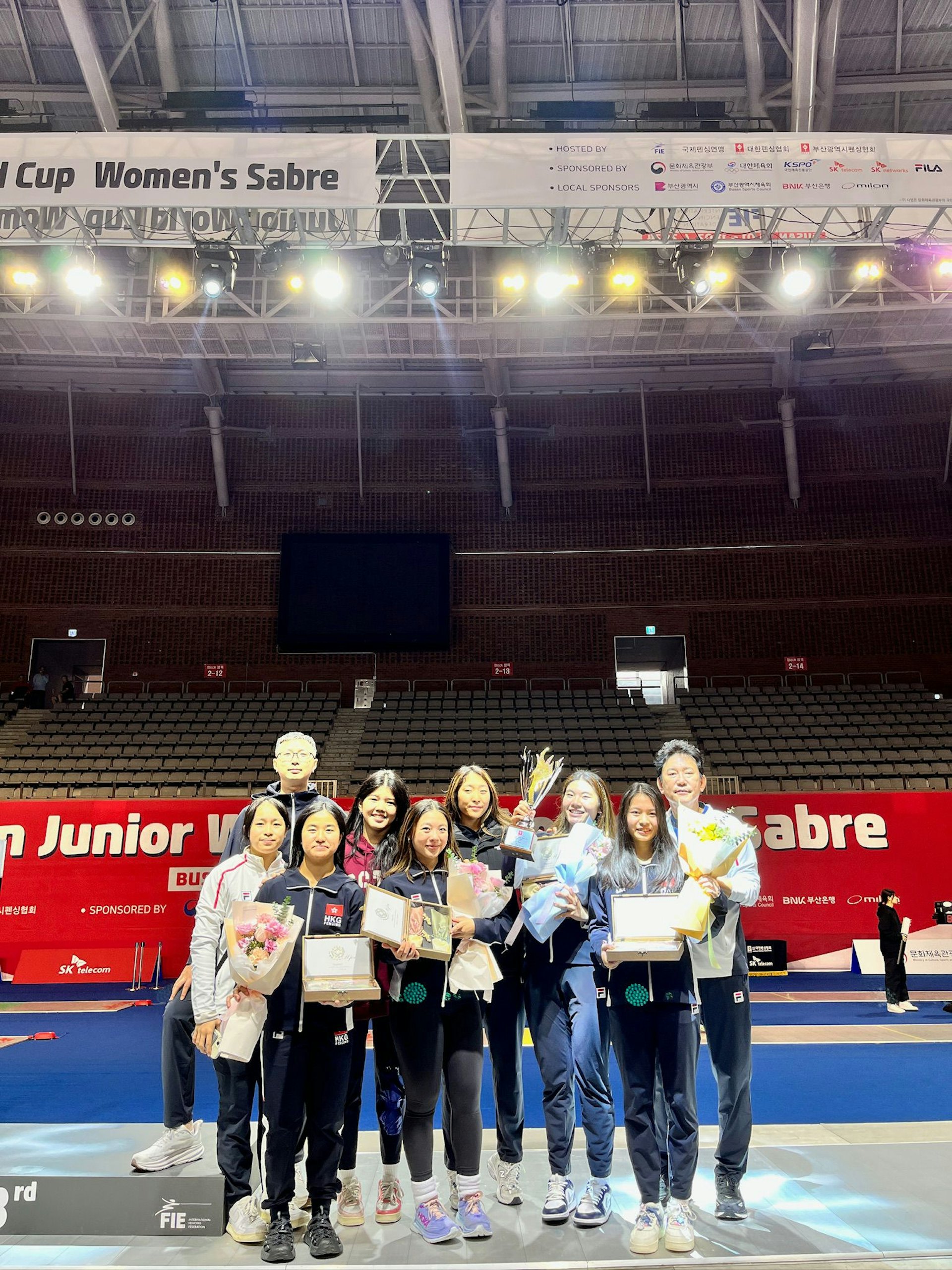 港隊女佩首度在青年世界盃登上頒獎台。(受訪者提供) 港隊女佩首度在青年世界盃登上頒獎台。(受訪者提供)