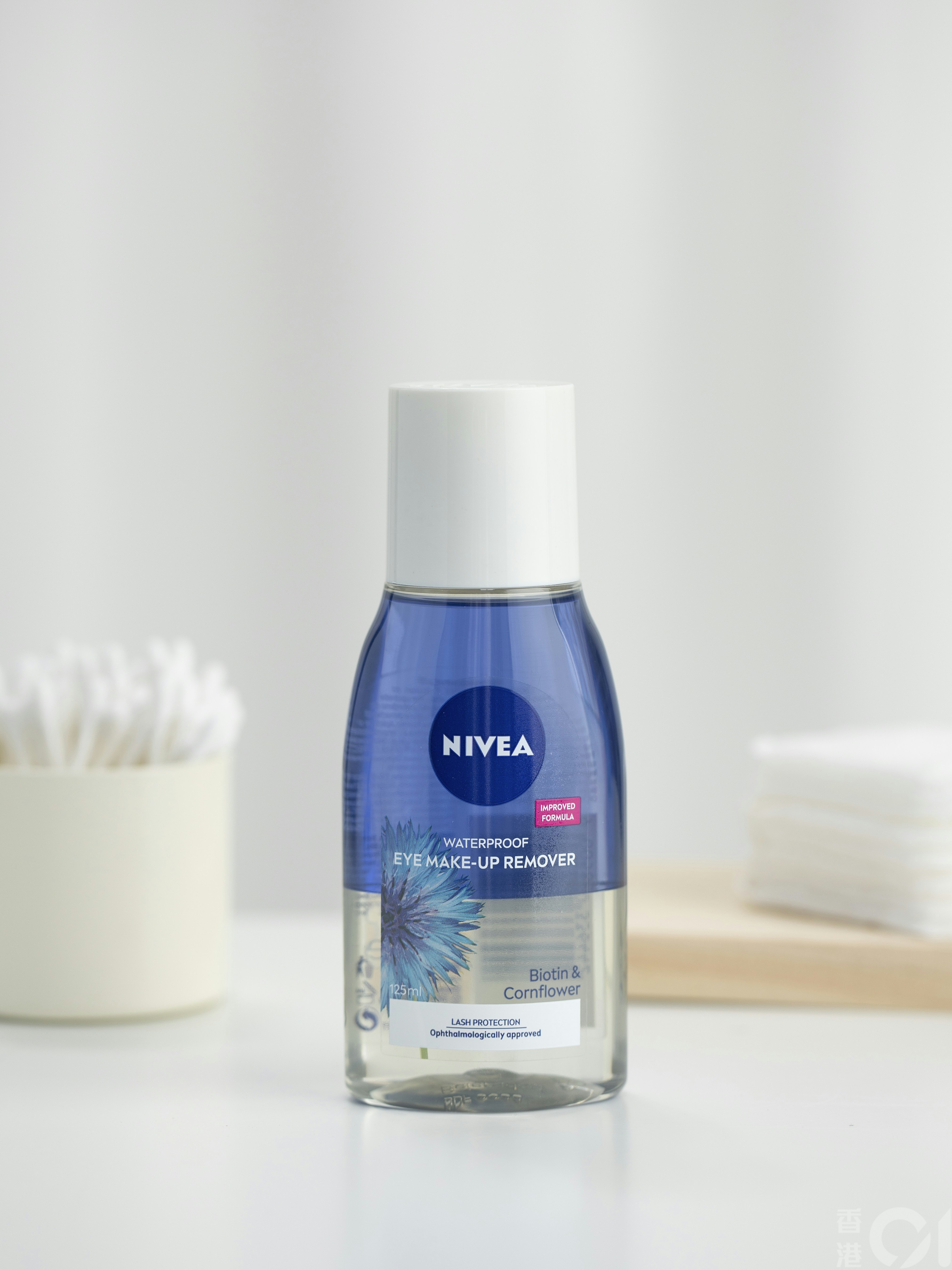 NIVEA 雙效極淨深層眼部卸妝液（黃寶瑩 攝）